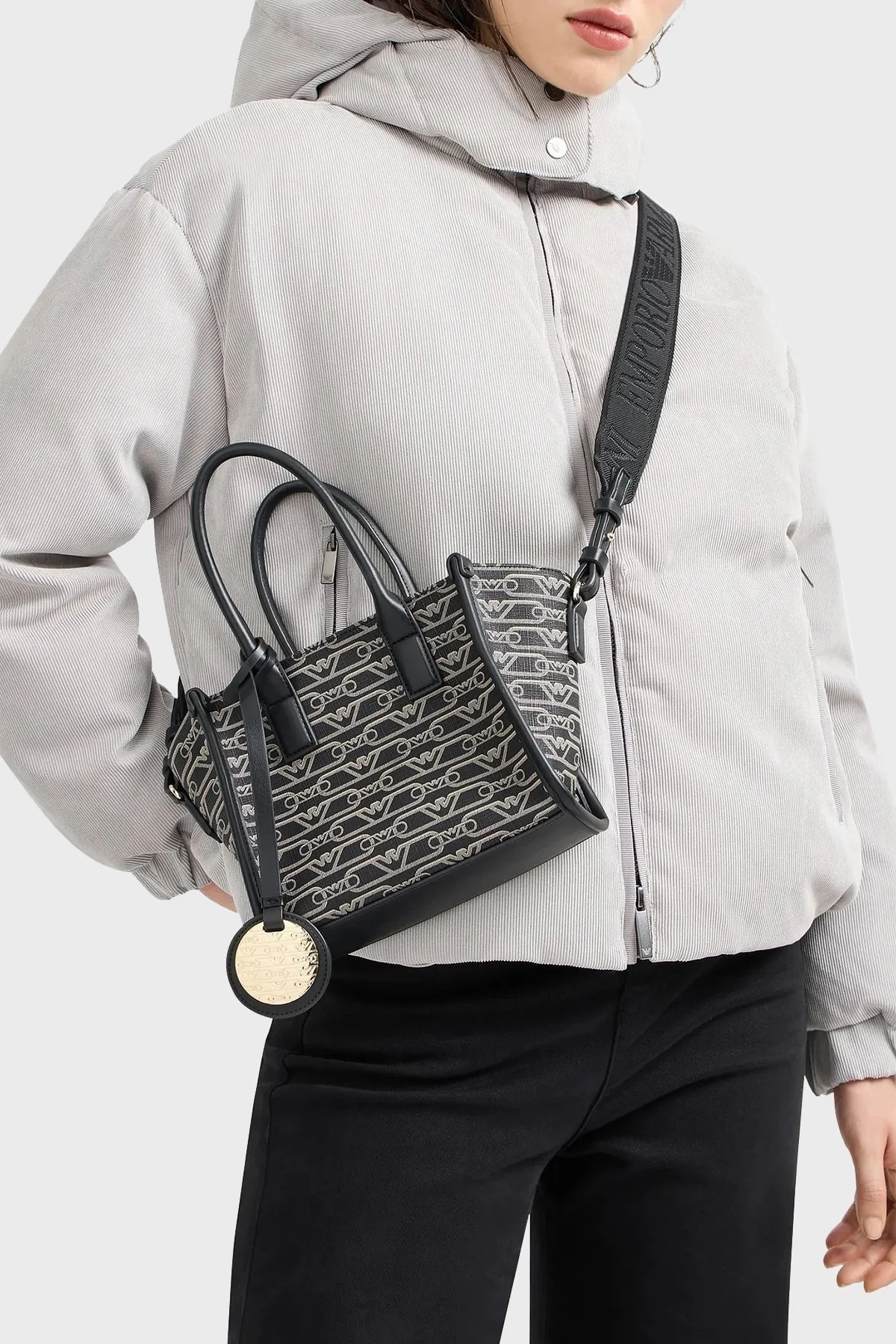 Emporio Armani Logolu Çıkarılabilir Omuz Askılı Bayan Çanta EW000371 AF11951 FC033 SİYAH-EKRU - 2