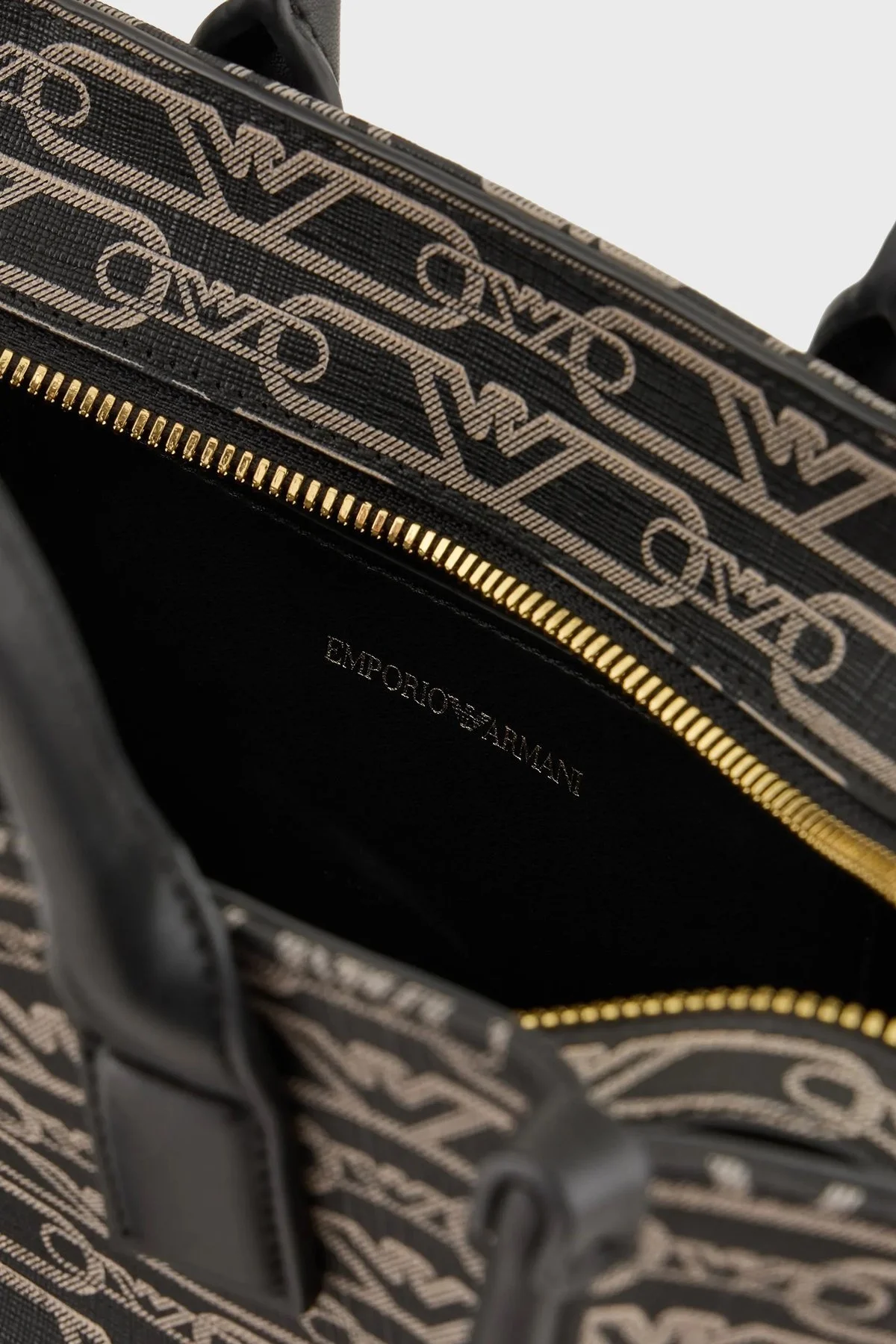 Emporio Armani Logolu Çıkarılabilir Omuz Askılı Bayan Çanta EW000371 AF11951 FC033 SİYAH-EKRU - 11