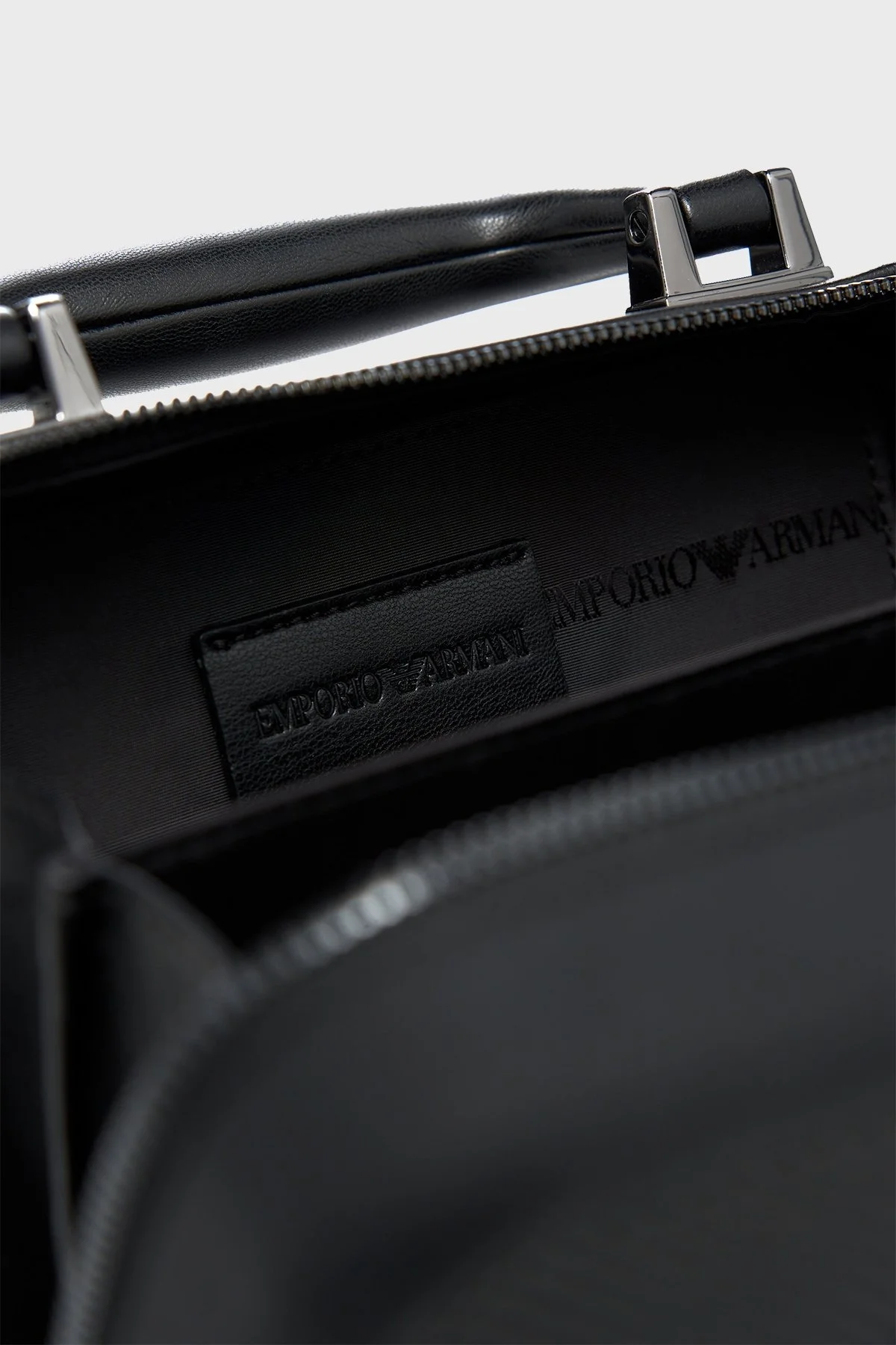 Emporio Armani Logolu Çıkarılabilir Omuz Askılı Erkek Çanta Y4M429 YQ81I 80001 SİYAH - 4