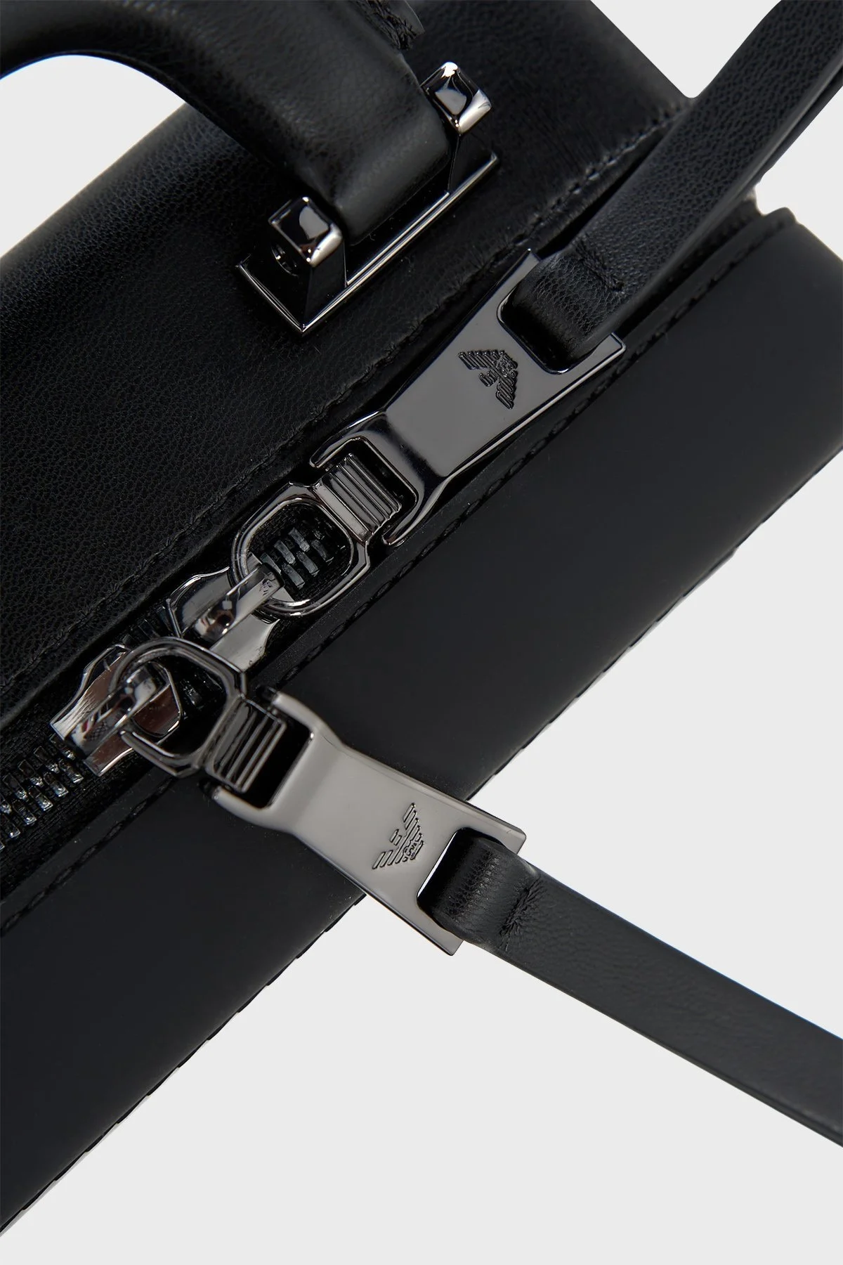 Emporio Armani Logolu Çıkarılabilir Omuz Askılı Erkek Çanta Y4M429 YQ81I 80001 SİYAH - 5