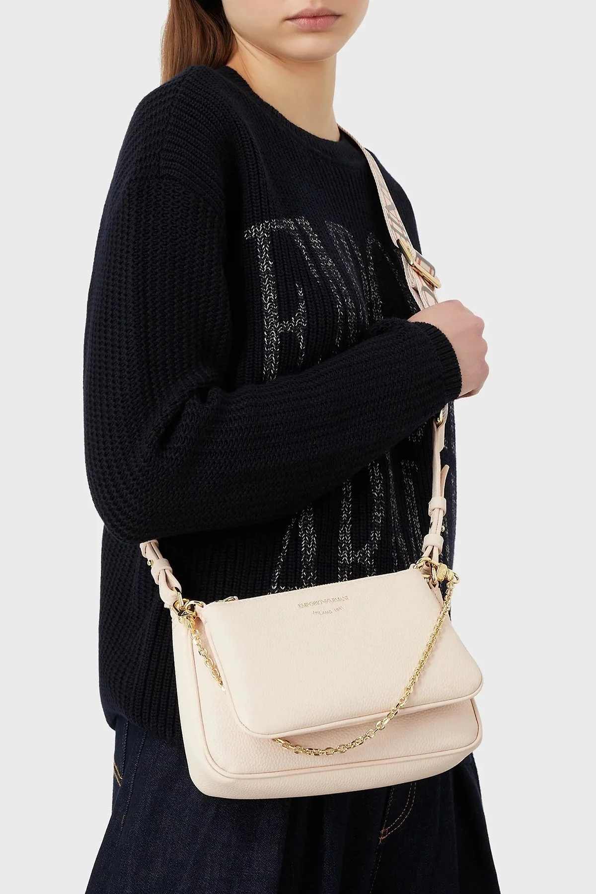 Emporio Armani Logolu Çıkarılabilir Ön Bölmeli ve Askılı Bayan Çanta Y3H317 YFO5B 88820 PUDRA - 2