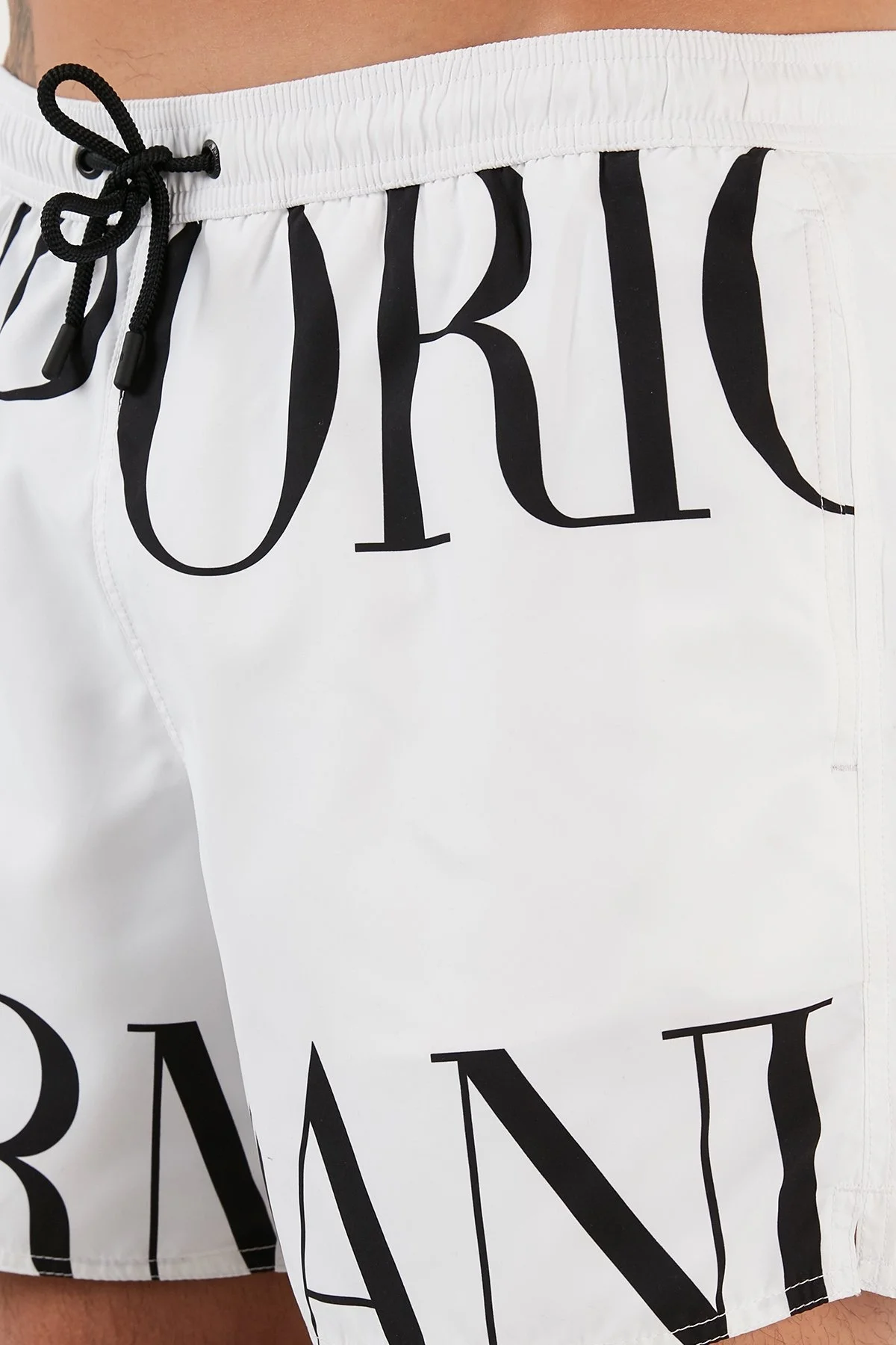 Emporio Armani Logolu Deniz Şortu Regular Fit Belden Bağlamalı Erkek Mayo Short S 211740 2R424 77010 BEYAZ - 5
