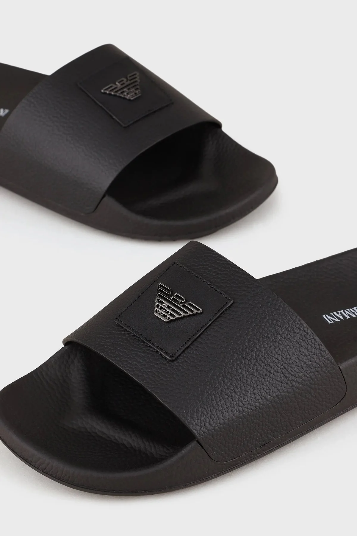 Emporio Armani Logolu Deri Erkek Terlik X4P122 XN778 K001 SİYAH - 2