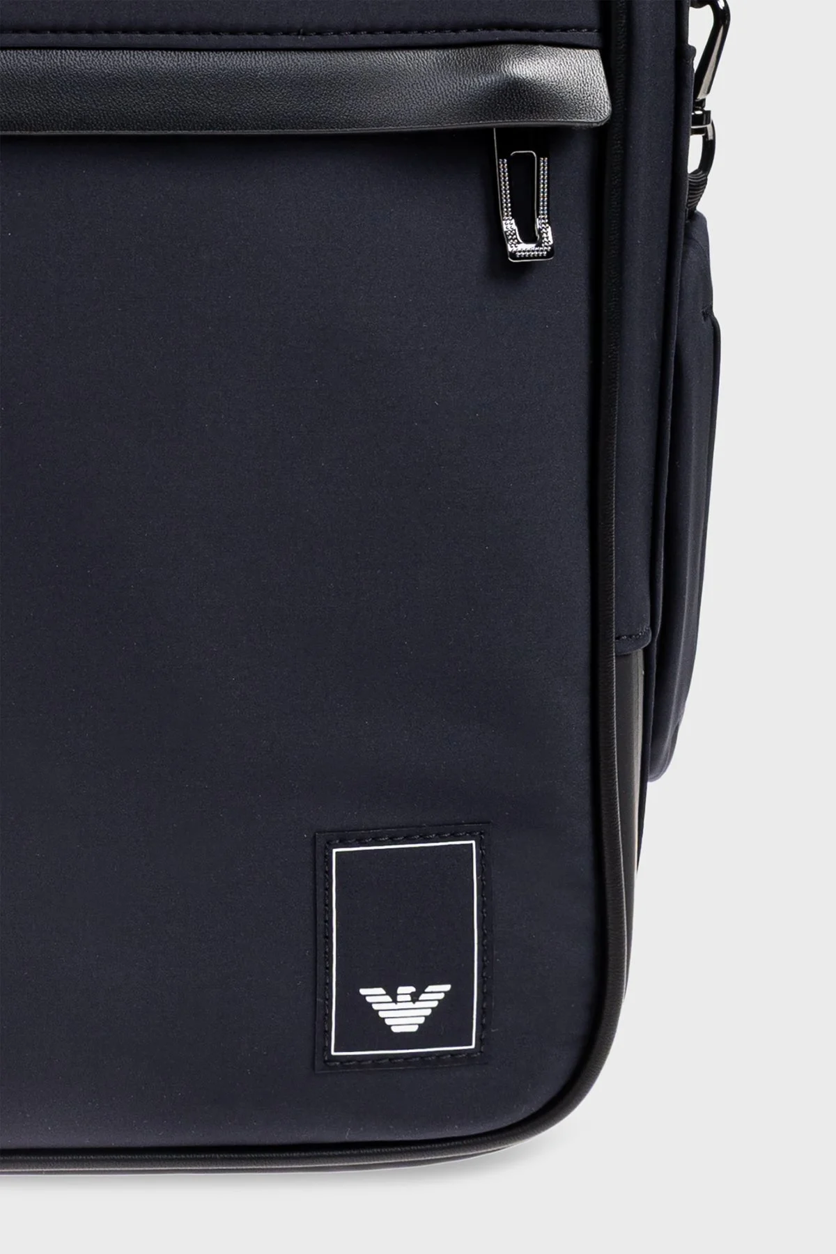 Emporio Armani Logolu Dolgulu Omuz Askılı Erkek Sırt Çantası EM001221 AF19588 UB118 LACİVERT - 7