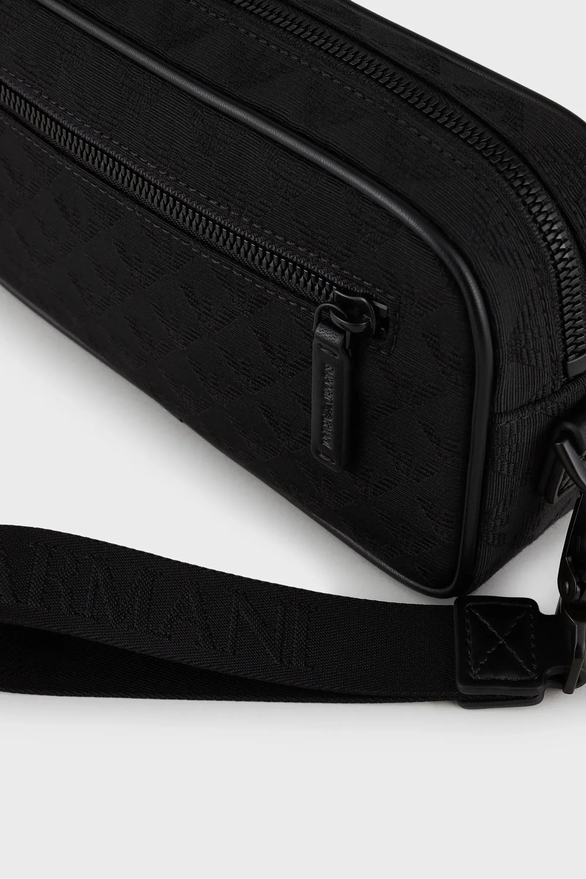 Emporio Armani Logolu Fermuarlı Erkek Çanta Y4R356 Y022V 81336 SİYAH - 10