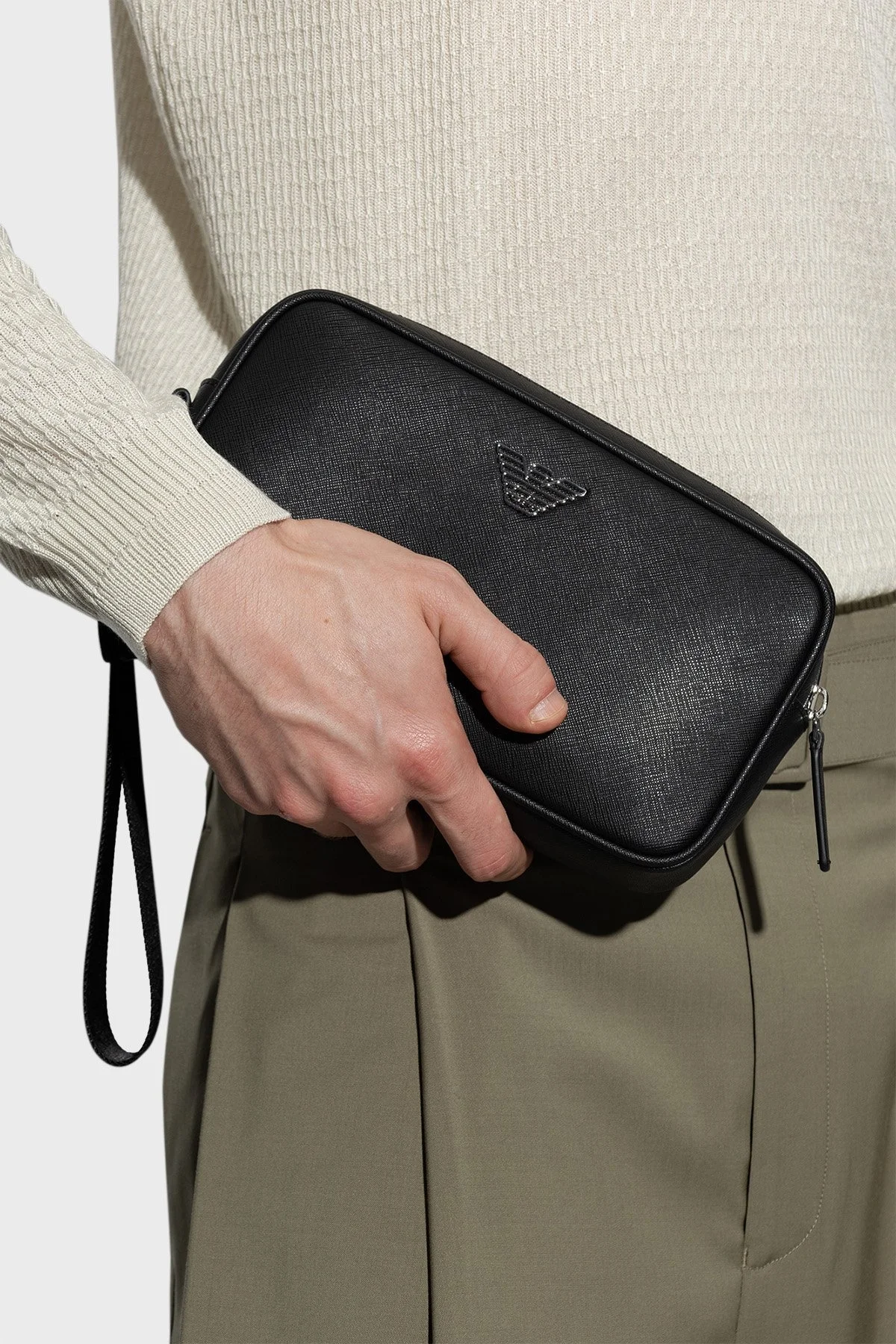 Emporio Armani Logolu Fermuarlı Erkek Traş Çantası Y4R356 Y138E 81072 SİYAH - 2