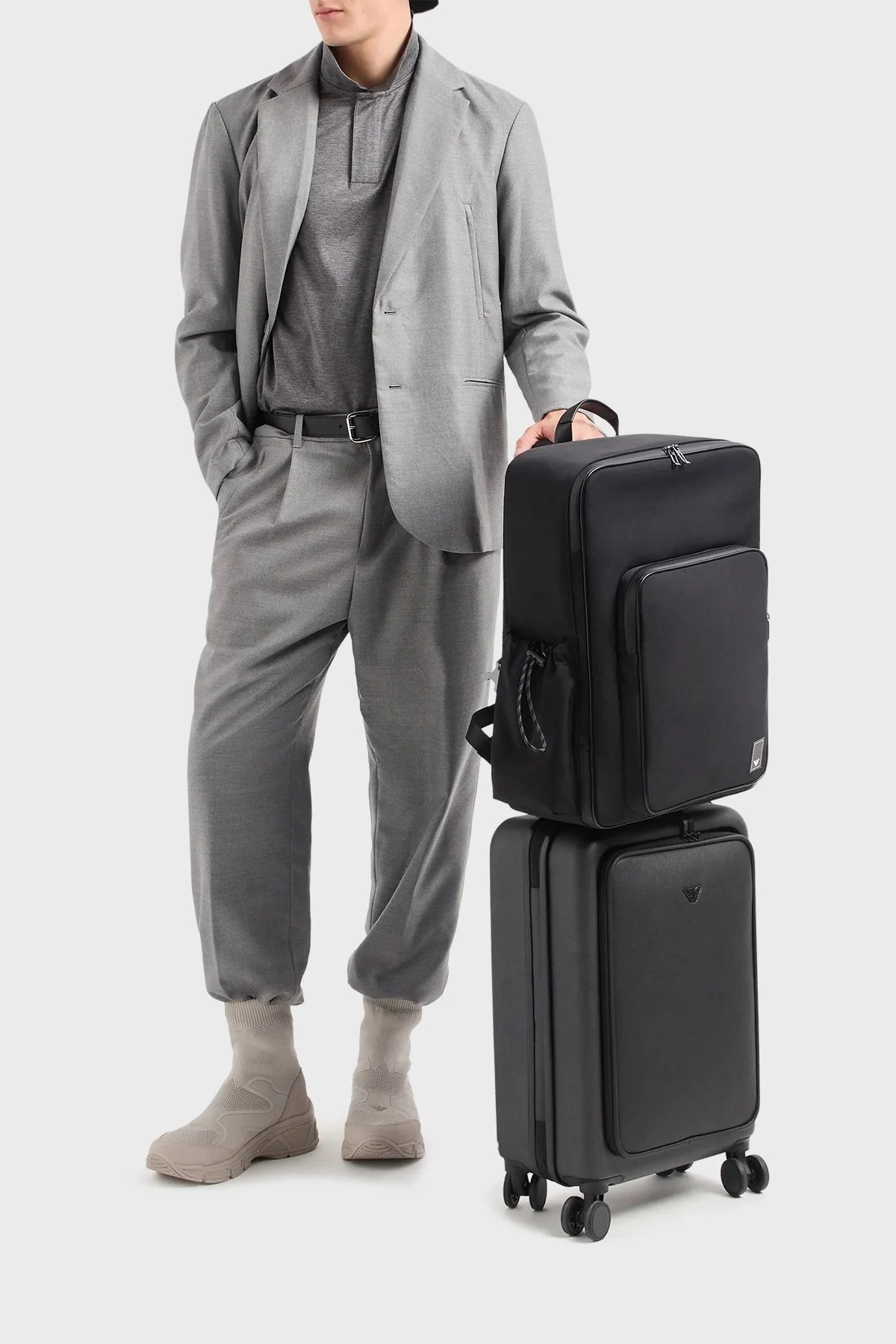 Emporio Armani Logolu Fermuarlı Şifre Kilitli Kabin Boy Erkek Valiz Y4Q367 Y138E 81072 SİYAH - 2