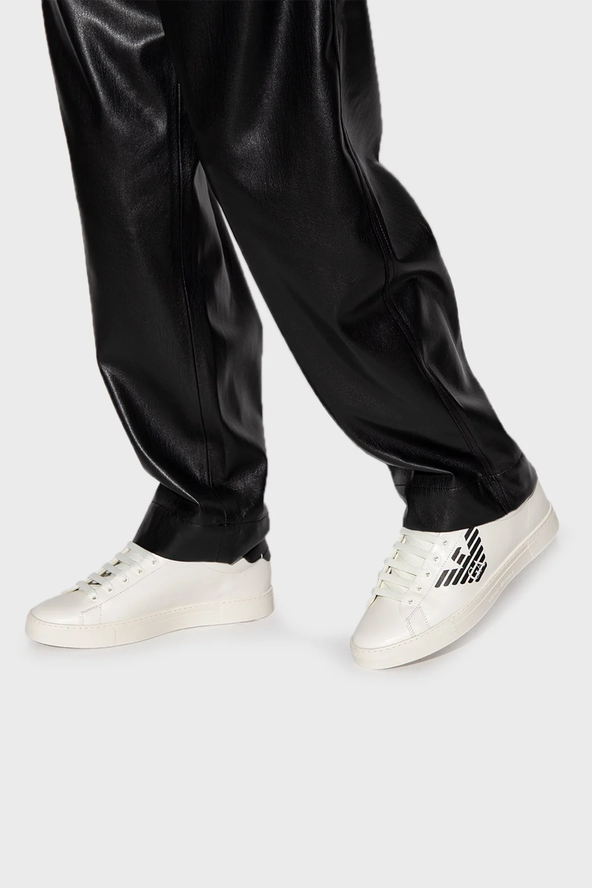 Emporio Armani Logolu Hakiki Deri Sneaker Erkek Ayakkabı X4X554 XF663 00230 SİYAH-BEYAZ - 2