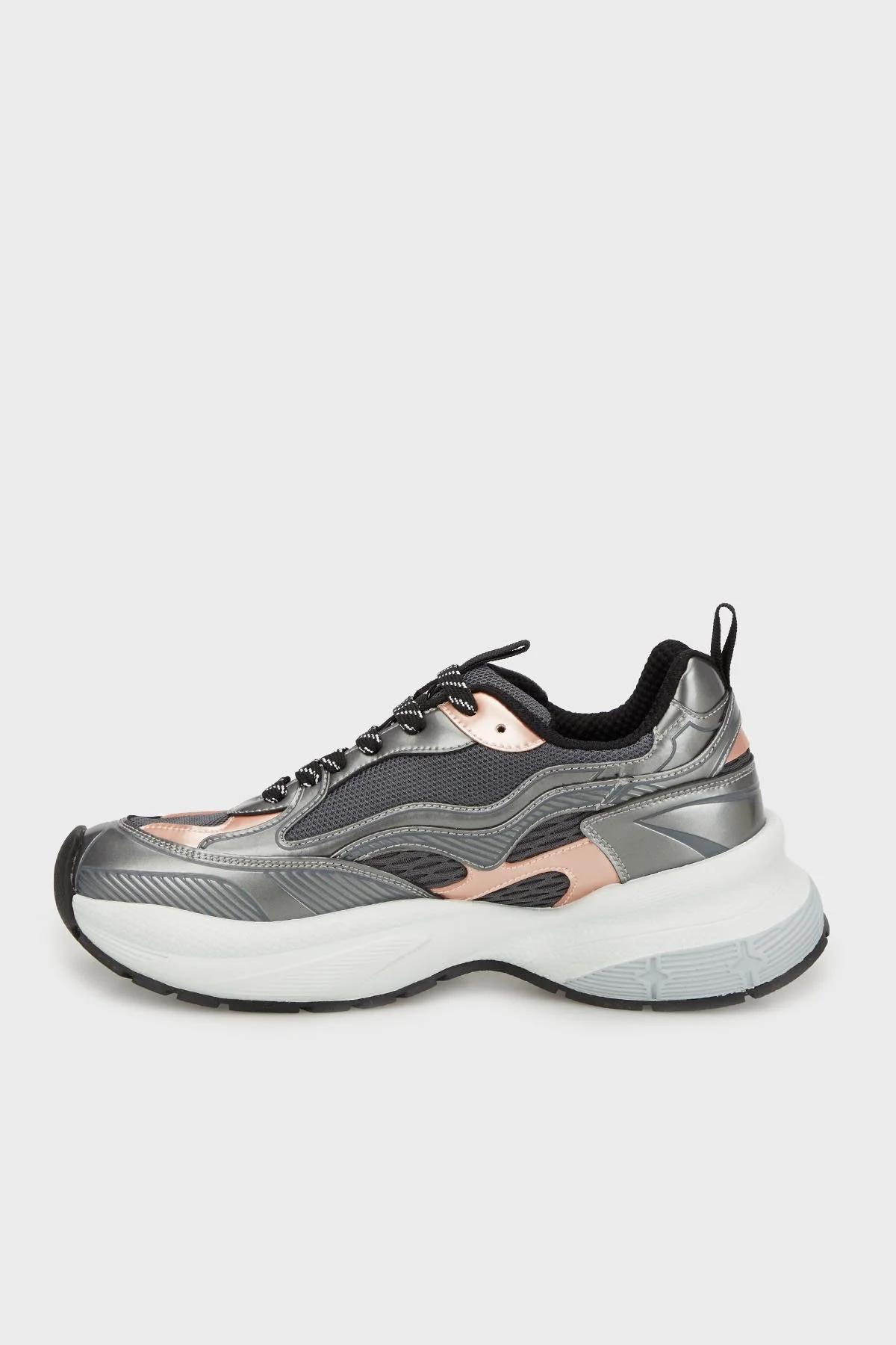 Emporio Armani Logolu Metalik Detaylı Kalın Taban Sneaker Kadın Ayakkabı EW003056 AF19766 M8254 Koyu Gri-Pembe - 2