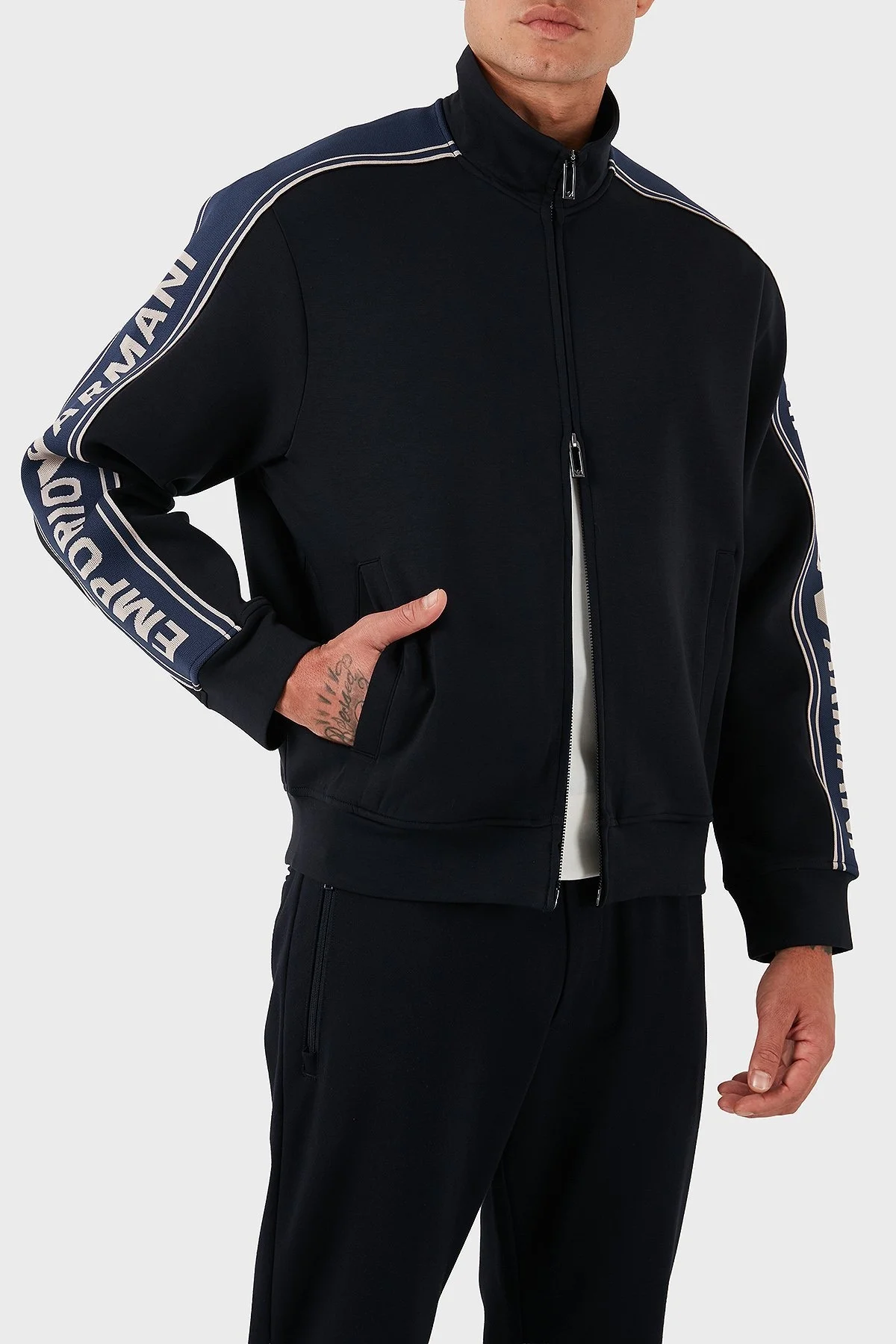 Emporio Armani Logolu Pamuklu Regular Fit Dik Yaka Erkek Sweat EM002913 AF10013 UB118 LACİVERT - 1