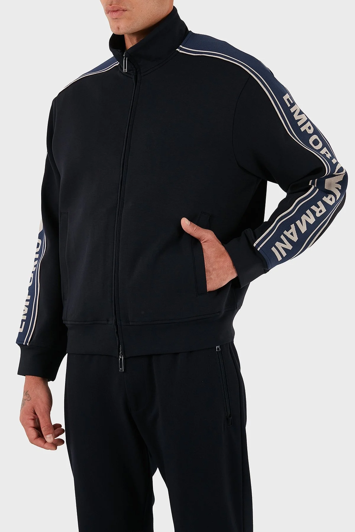 Emporio Armani Logolu Pamuklu Regular Fit Dik Yaka Erkek Sweat EM002913 AF10013 UB118 LACİVERT - 4