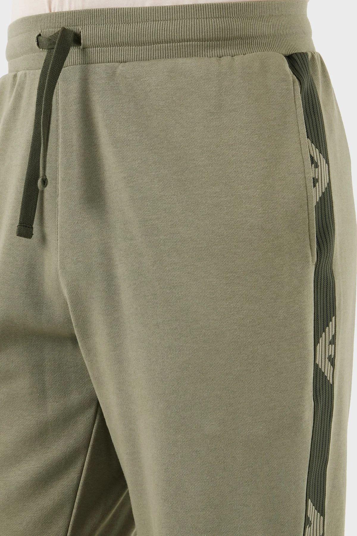 Emporio Armani Logolu Pamuklu Regular Fit Elastik Bel Ribanalı Paça Erkek Pantolon EM000500 AF10781 U6274 HAKİ - 11
