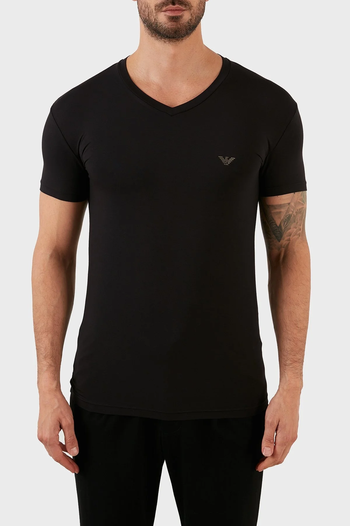 Emporio Armani Logolu Pamuklu V Yaka Slim Fit Erkek T Shirt 110810 2F511 00020 SİYAH - 1
