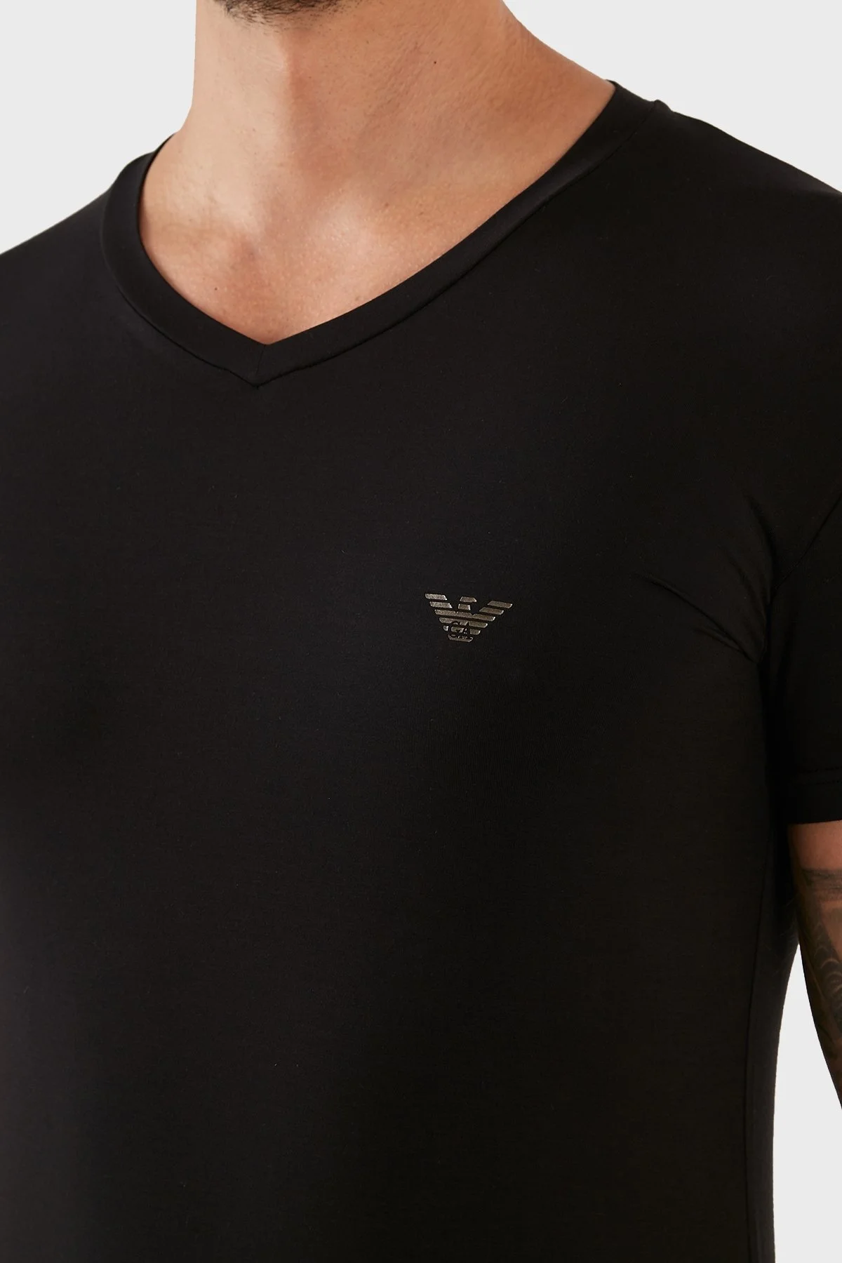 Emporio Armani Logolu Pamuklu V Yaka Slim Fit Erkek T Shirt 110810 2F511 00020 SİYAH - 4