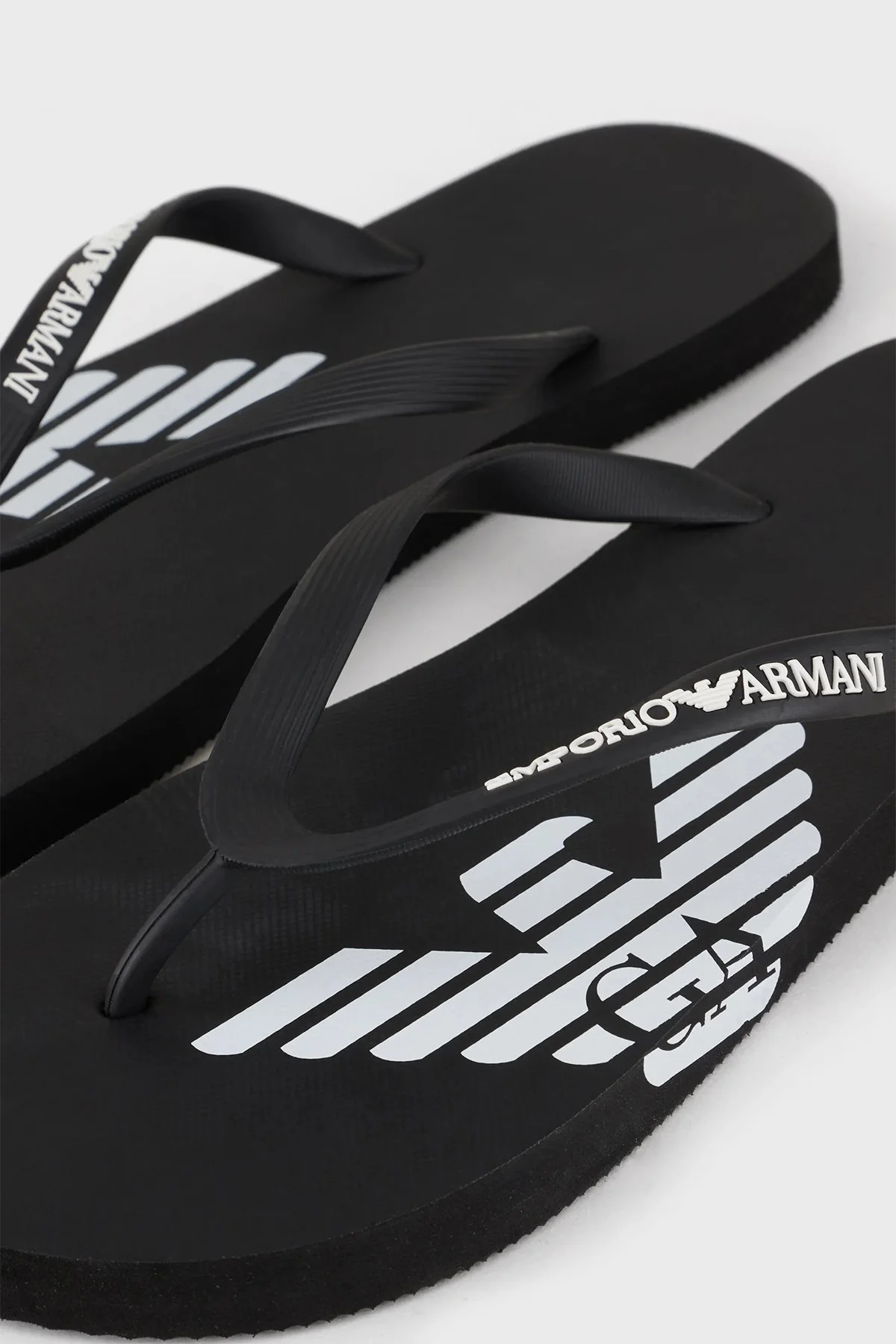 Emporio Armani Logolu Parmak Arası Unisex Terlik XVQS06 XN746 00002 SİYAH-BEYAZ - 2