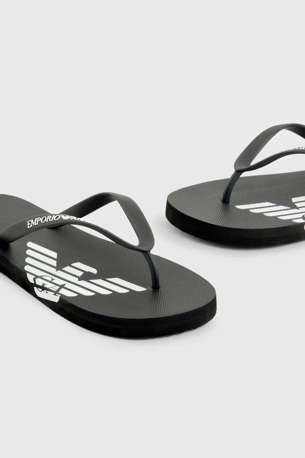 Emporio Armani Logolu Parmak Arası Unisex Terlik XVQS08 XN746 A120 SİYAH-BEYAZ - 5