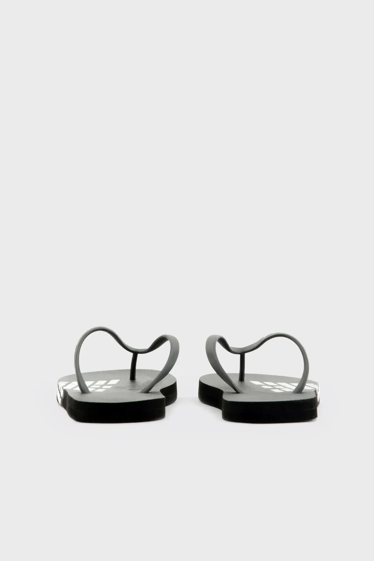 Emporio Armani Logolu Parmak Arası Unisex Terlik XVQS08 XN746 A120 SİYAH-BEYAZ - 11