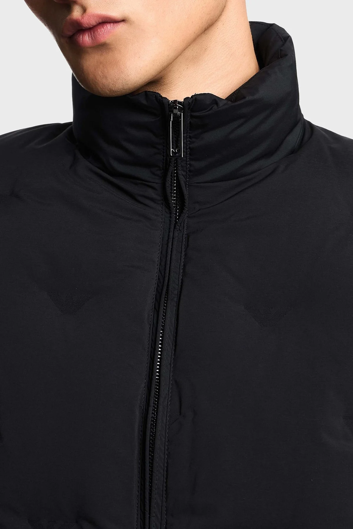 Emporio Armani Logolu Regular Fit Dik Yaka Erkek Mont EM003045 AF18232 UC001 SİYAH - 3