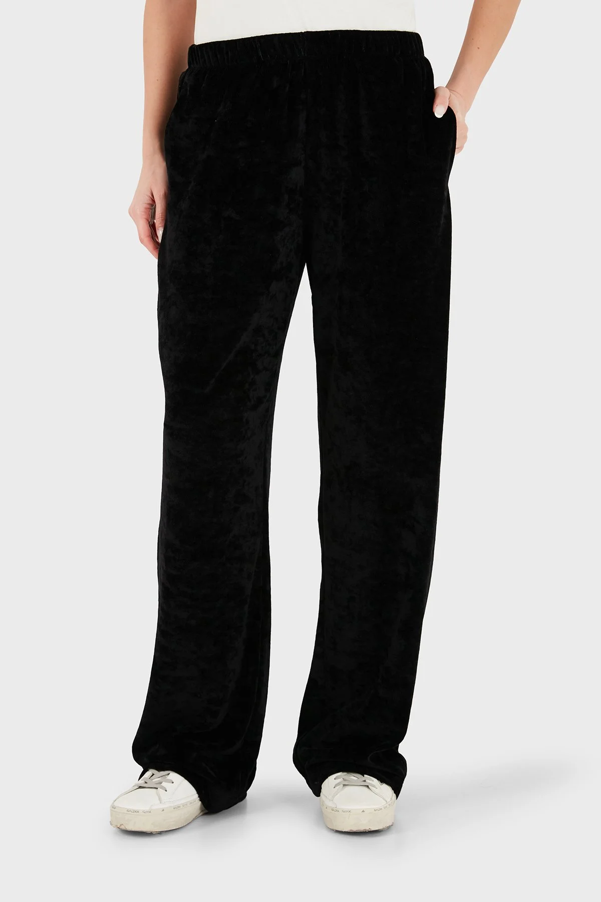 Emporio Armani Logolu Regular Fit Düz Paça Kadife Dokulu Kadın Eşofman Takımı EW004750 AF26228 UC001 Siyah - 3