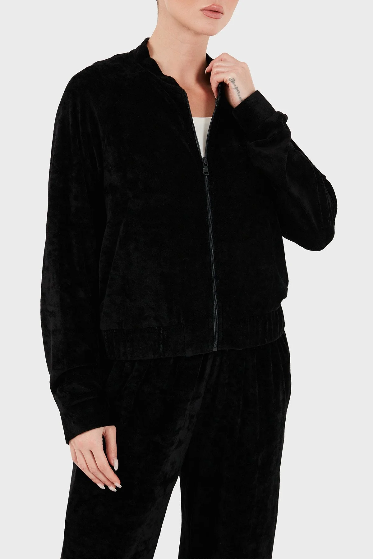 Emporio Armani Logolu Regular Fit Düz Paça Kadife Dokulu Kadın Eşofman Takımı EW004750 AF26228 UC001 Siyah - 5