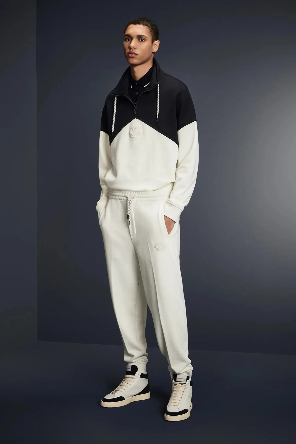 Emporio Armani Logolu Regular Fit Fermuarlı Dik Yaka Pamuklu Erkek Sweat 6L1M81 1JWPZ F920 EKRU-LACİVERT - 7