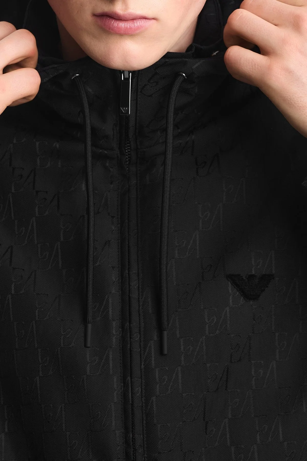 Emporio Armani Logolu Relaxed Fit Kapüşonlu Suya Dayanıklı Erkek Ceket EM006736 AF29202 FC368 Siyah - 5