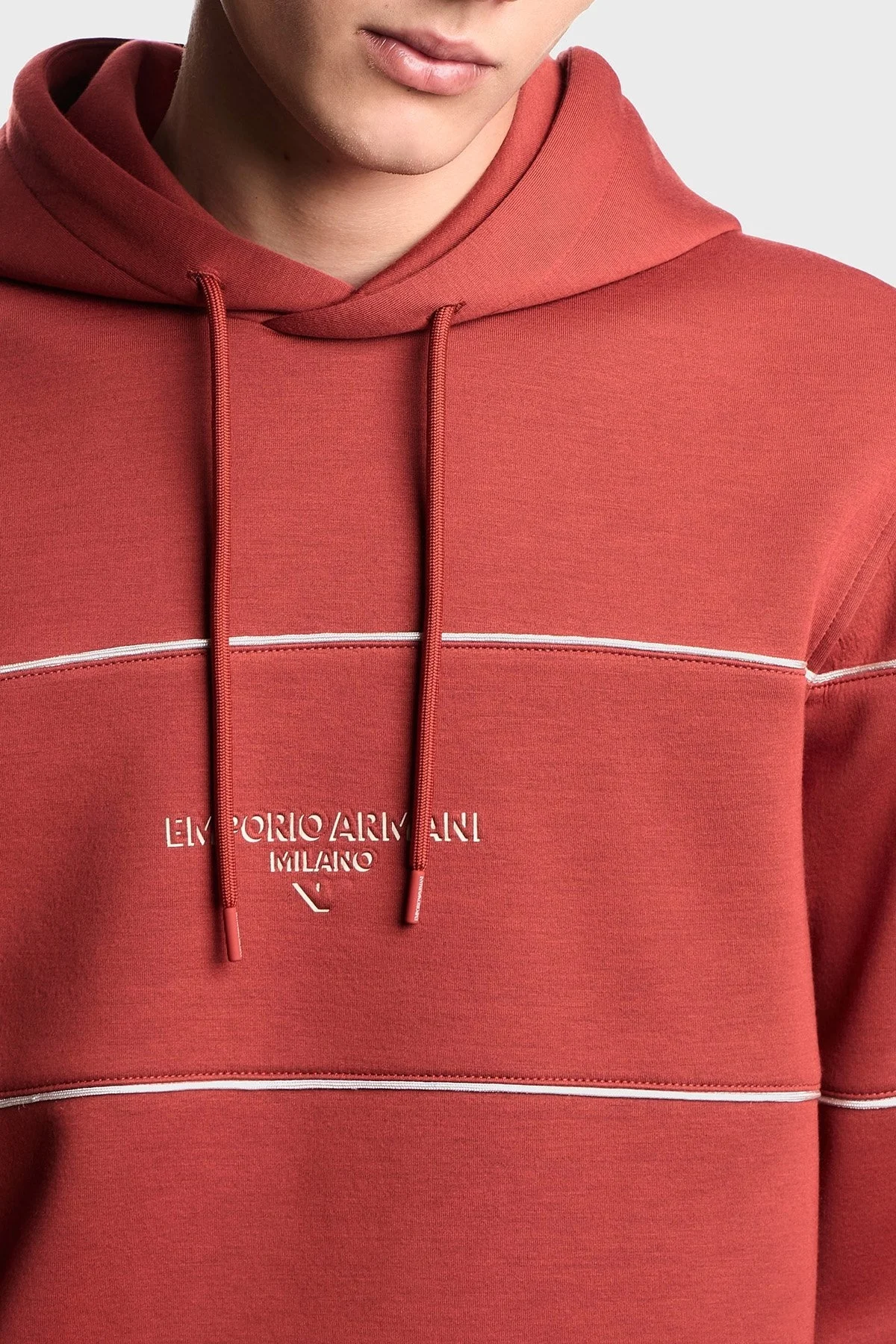 Emporio Armani Logolu Şerit Detaylı Regular Fit Kapüşonlu Erkek Sweat EM002885 AF17545 U5035 KIRMIZI - 4