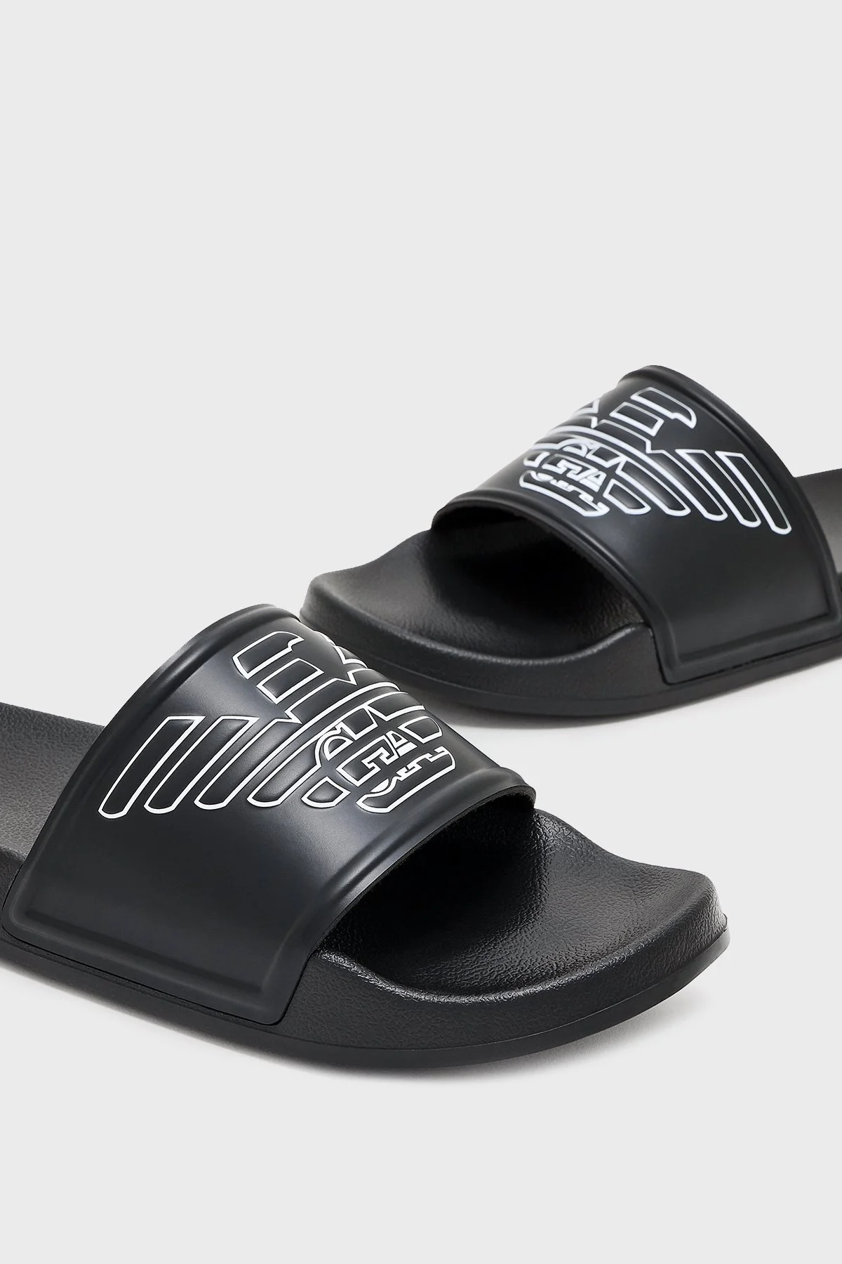 Emporio Armani Logolu Tek Bantlı Unisex Terlik XVPS11 XR273 K485 SİYAH-BEYAZ - 5