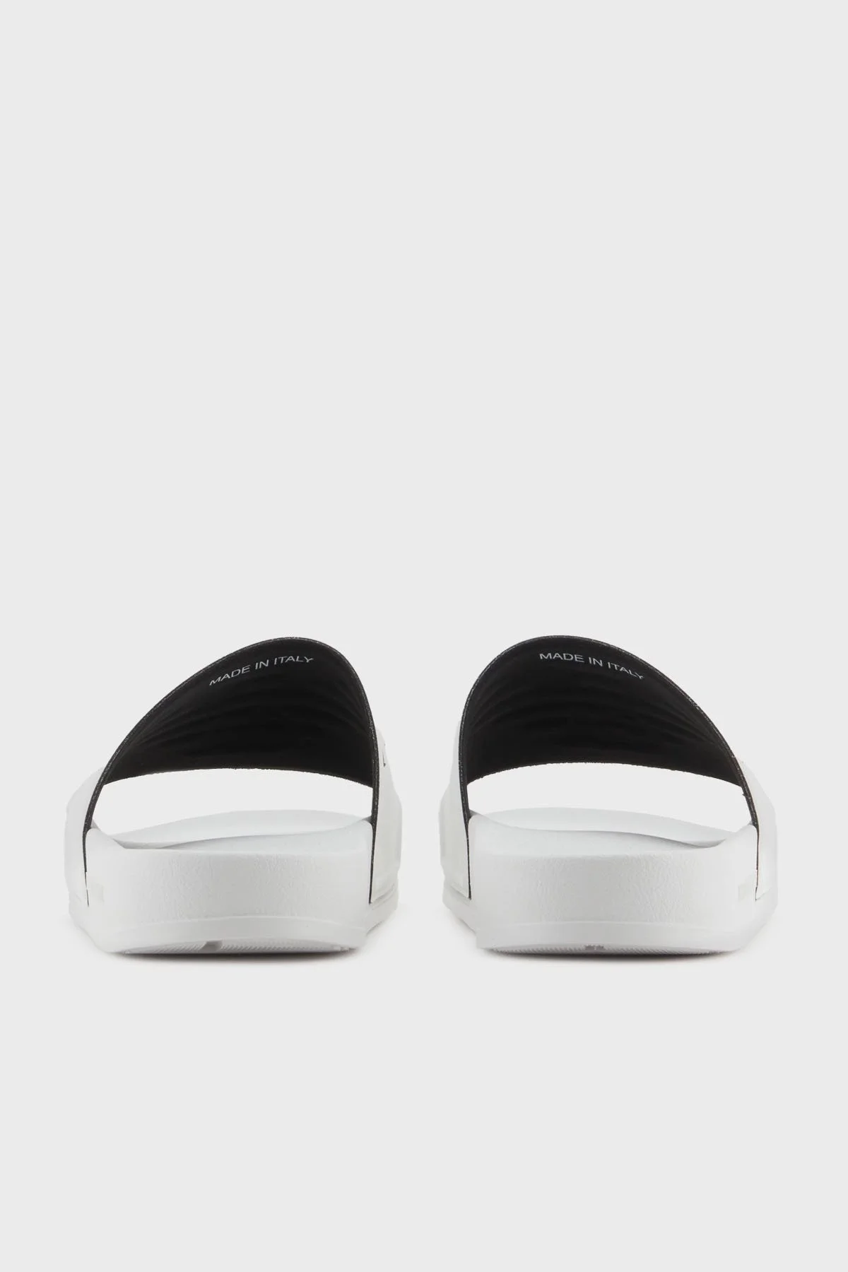 Emporio Armani Logolu Tek Bantlı Unisex Terlik XVPS11 XR273 T680 BEYAZ-SİYAH - 11