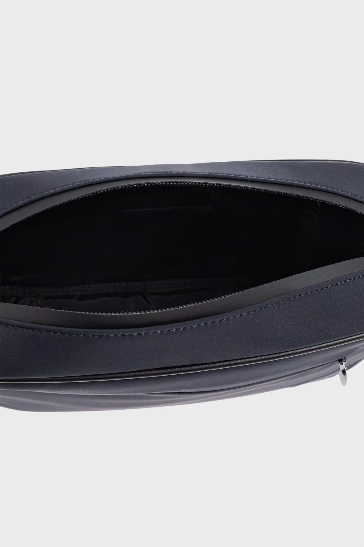 Emporio Armani Logolu Tek Saplı Erkek Çanta EM000090 AF19588 UB118 LACİVERT - 4