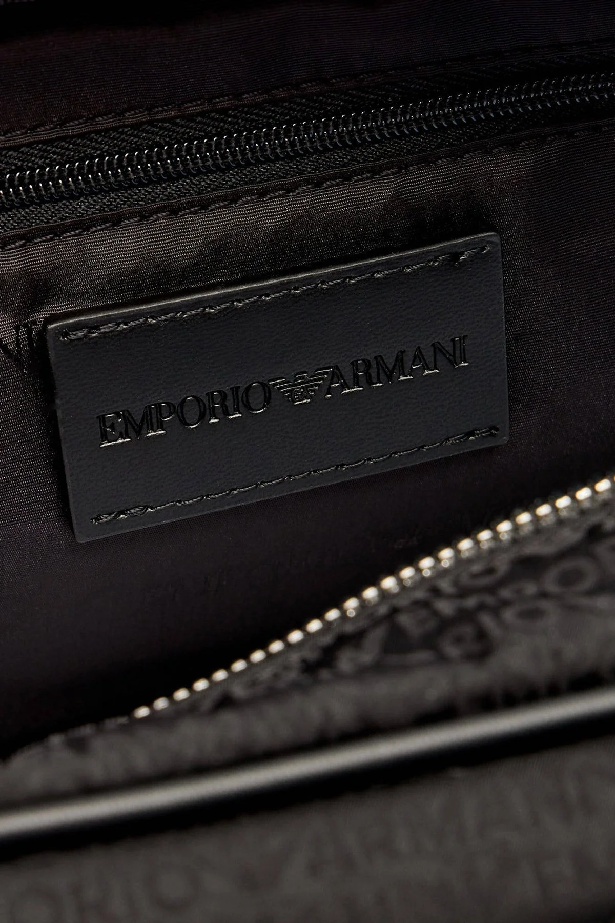 Emporio Armani Logolu Tek Saplı Erkek Çanta EM004160 AF14637 UC001 SİYAH - 4