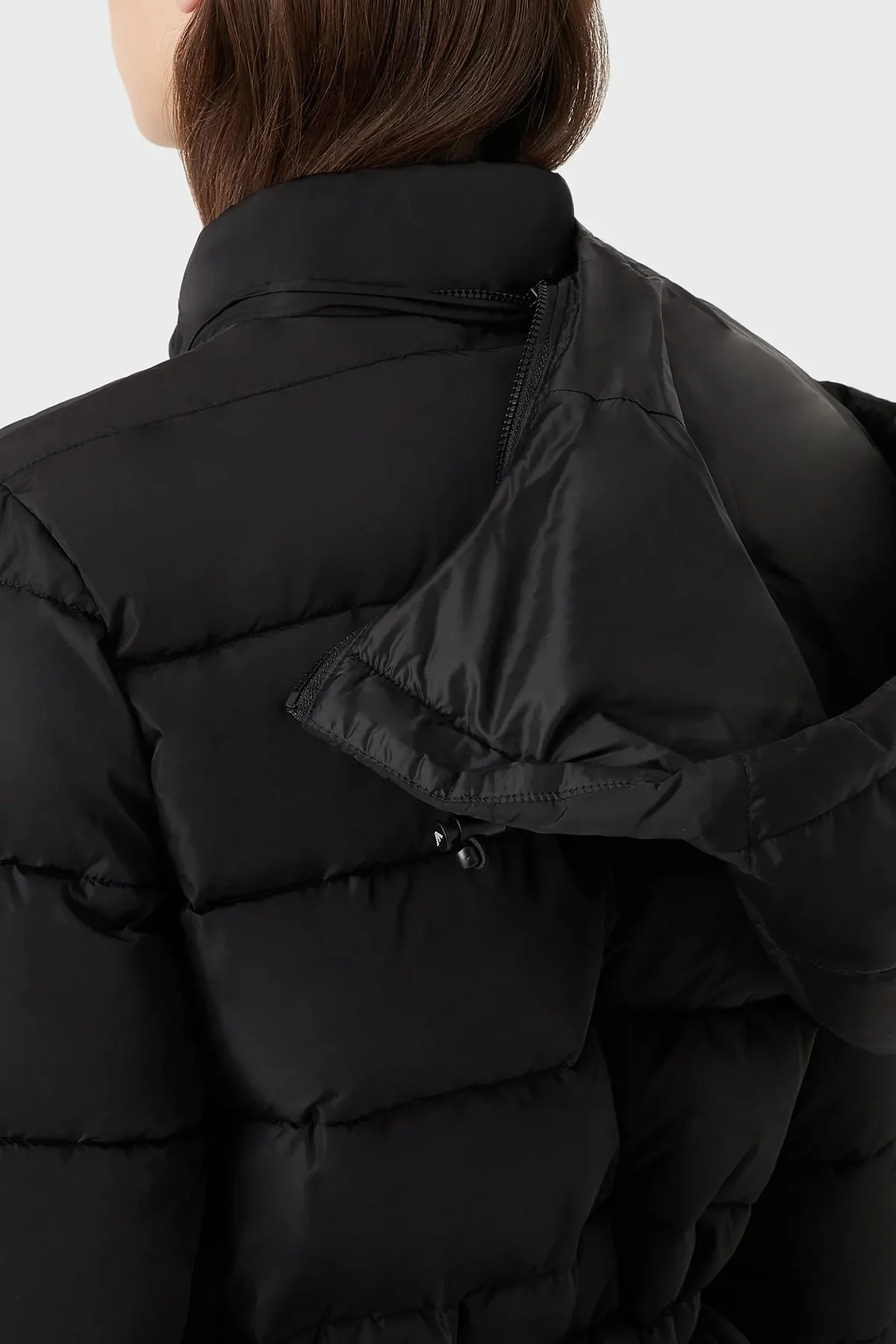 Emporio Armani Logolu Yalıtımlı Çıkarılabilir Kapüşonlu Regular Fit Kapitone Bayan Mont 6L2L73 2NGAZ 0999 SİYAH - 5