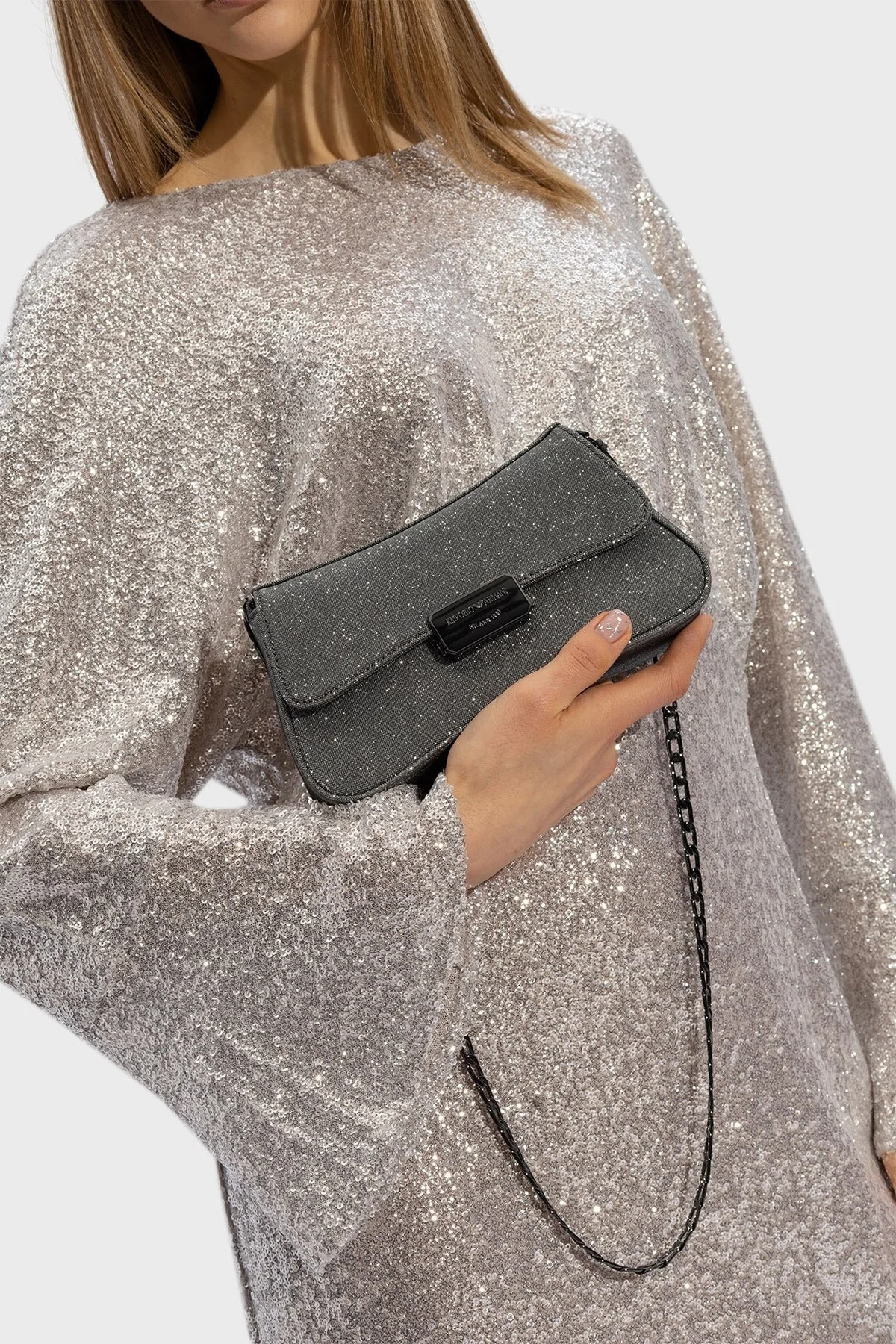 Emporio Armani Logolu Zincir Askılı Bayan Çanta Y3E232 YWN8X 80001 SİYAH - 2