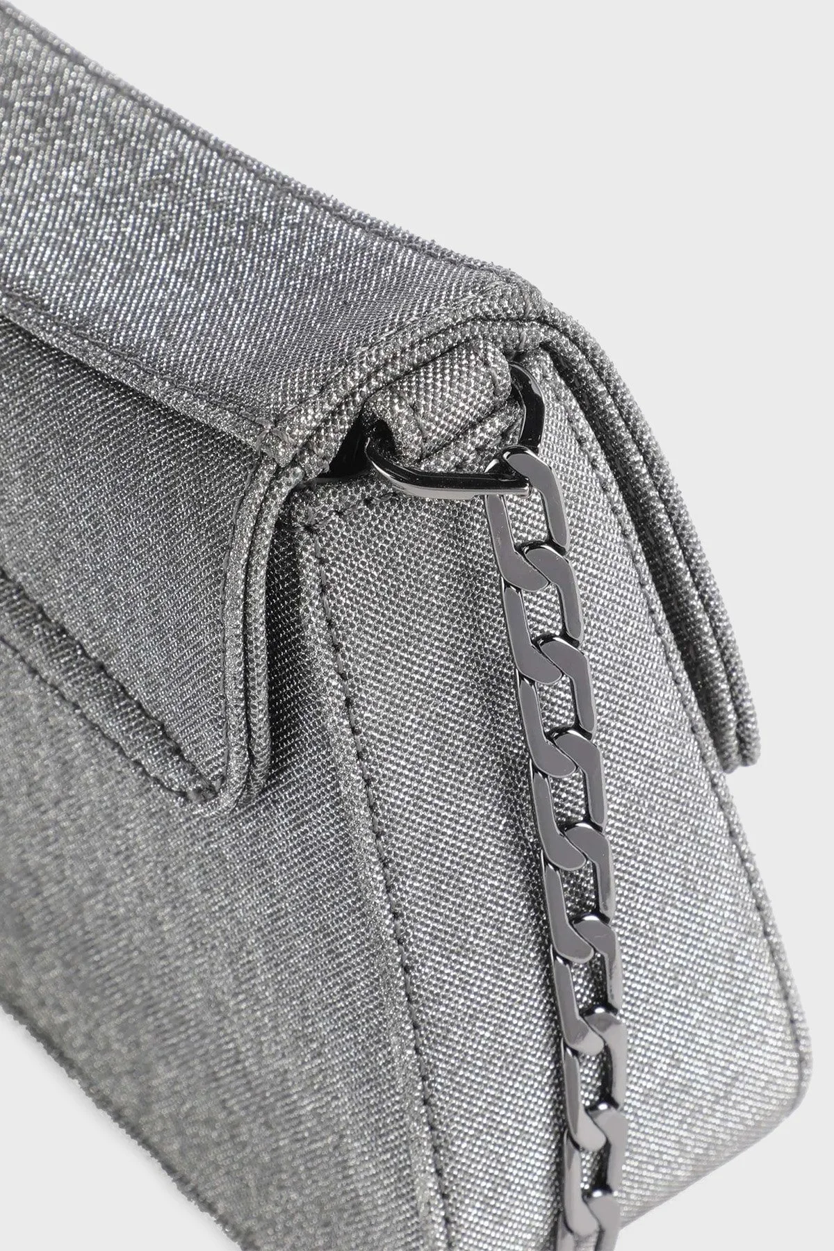 Emporio Armani Logolu Zincir Askılı Bayan Çanta Y3E232 YWN8X 80001 SİYAH - 4