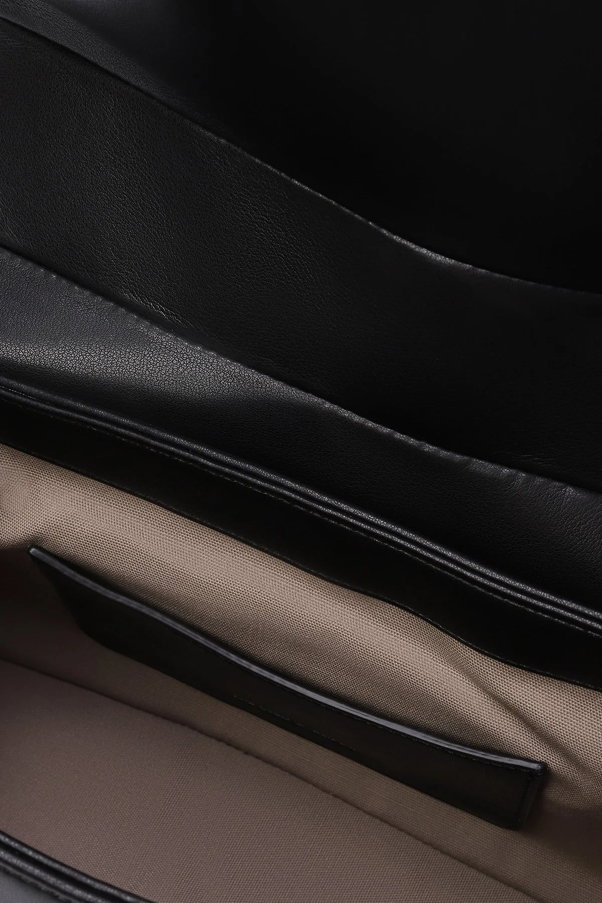 Emporio Armani Logolu Zincir Askılı ve Ayarlanabilir Askılı Bayan Çanta EW002645 AF18673 UC001 SİYAH - 6