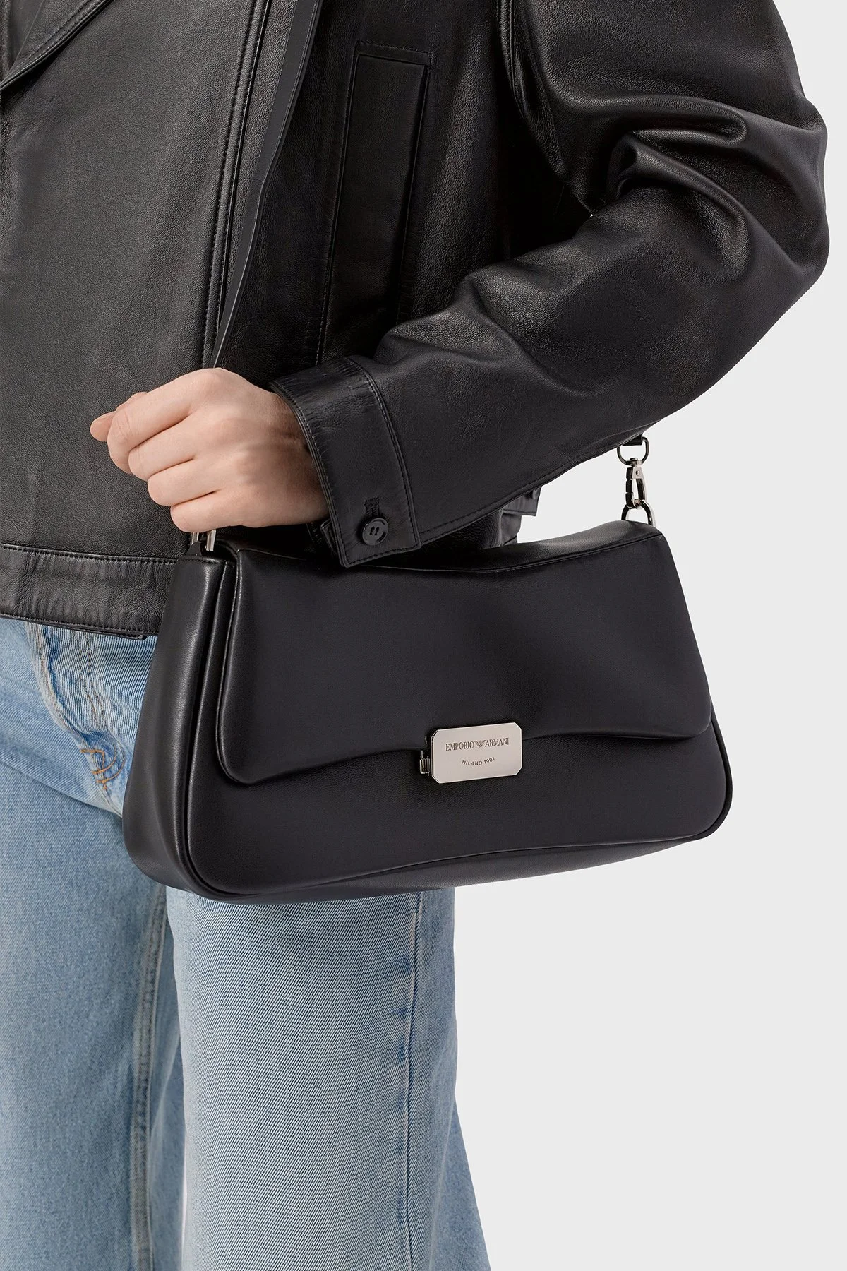 Emporio Armani Logolu Zincir Askılı ve Ayarlanabilir Askılı Kadın Çanta EW002645 AF18673 UC001 SİYAH - 4