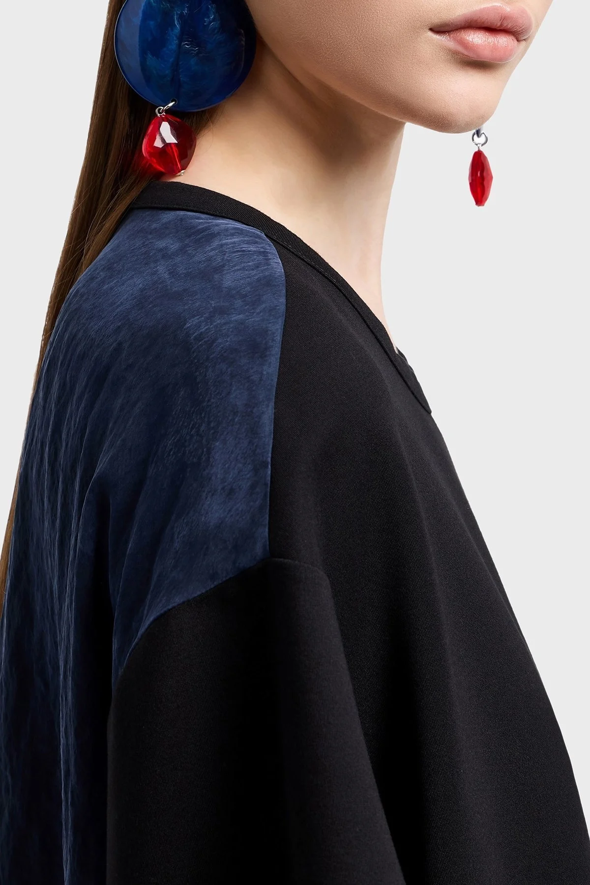 Emporio Armani Loose Fit Bisiklet Yaka Arka Kısmı Cupro Bayan T Shirt EW000488 AF12911 UC001 SİYAH - 9