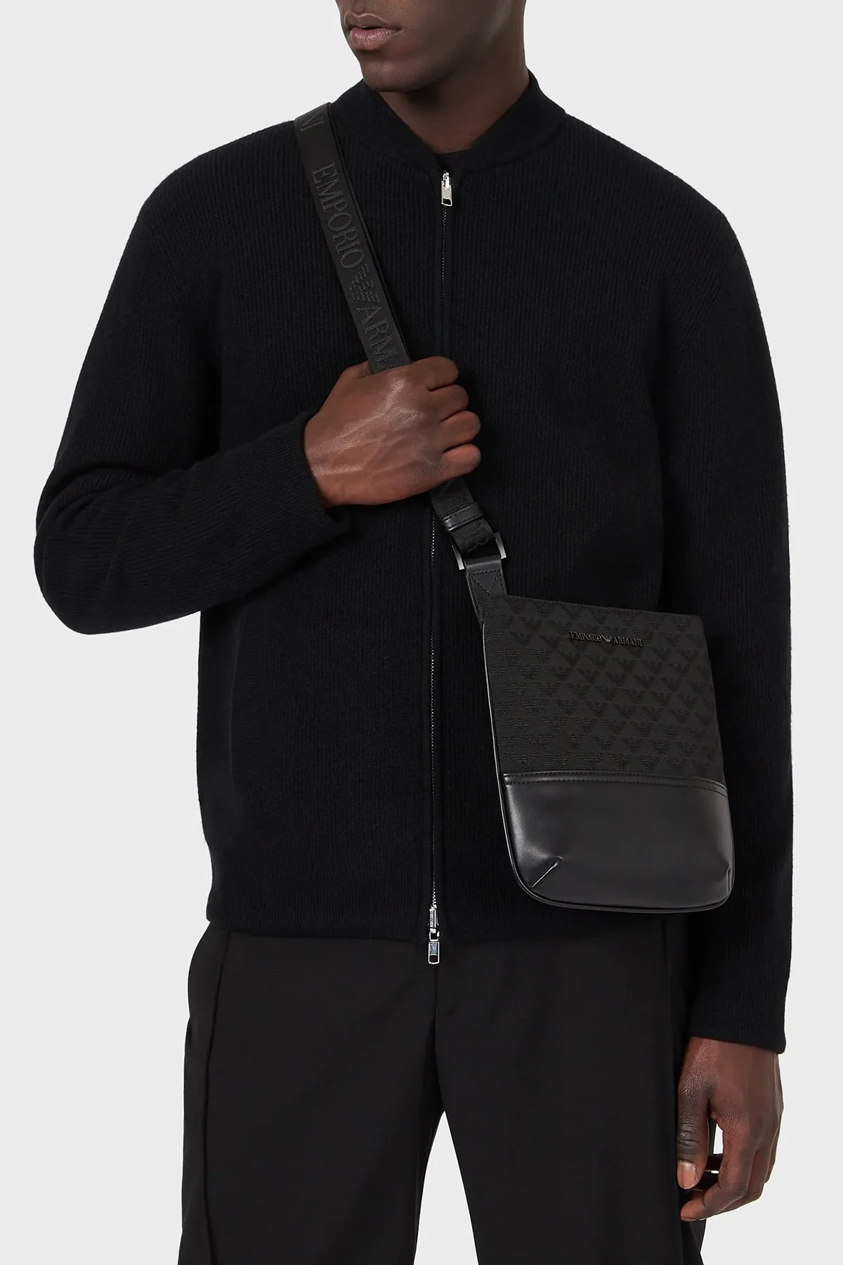 Emporio Armani Marka Logolu Ayarlanabilir Askılı Erkek Çanta Y4M234 Y022V 81336 SİYAH - 2