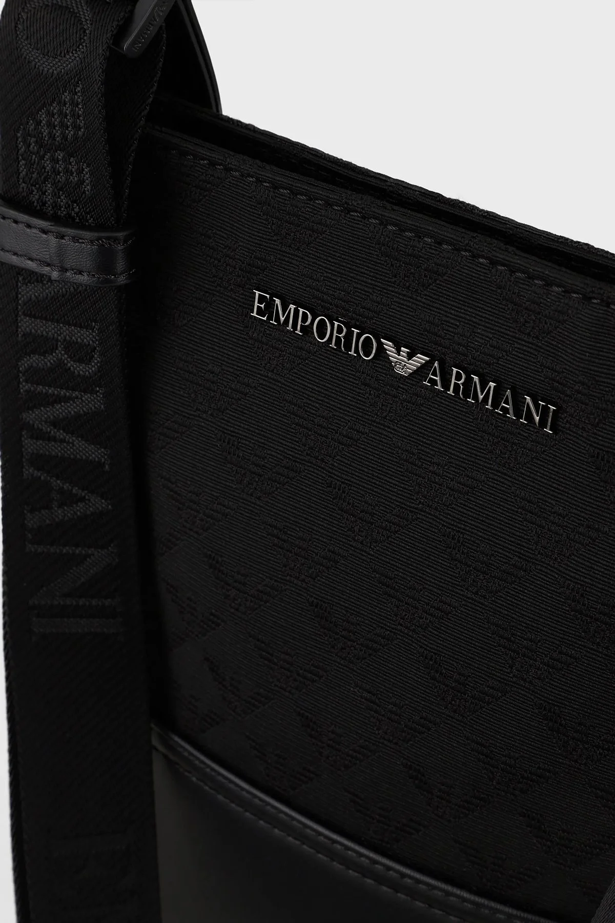 Emporio Armani Marka Logolu Ayarlanabilir Askılı Erkek Çanta Y4M234 Y022V 81336 SİYAH - 5