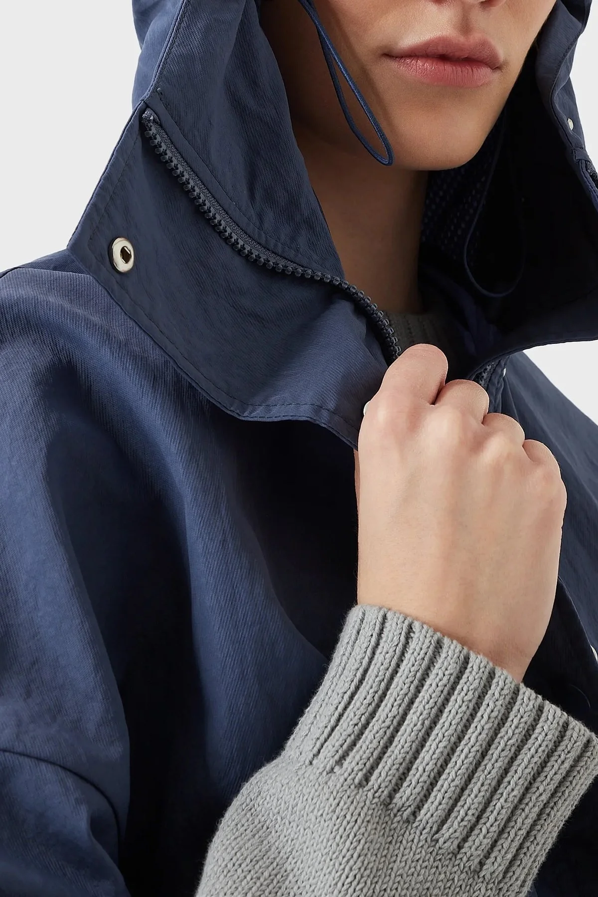 Emporio Armani Neme Dayanıklı Çabuk Kuruyan Kapüşonlu Regular Fit İnce Bayan Mont 6L2B61 2NIKZ 0914 LACİVERT - 4