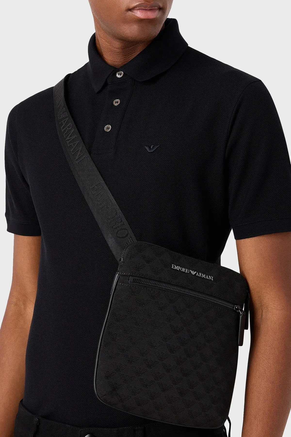 Emporio Armani Omuz Askılı Ön Fermuar Bölmeli Erkek Çanta Y4M185 Y022V 81336 SİYAH - 2