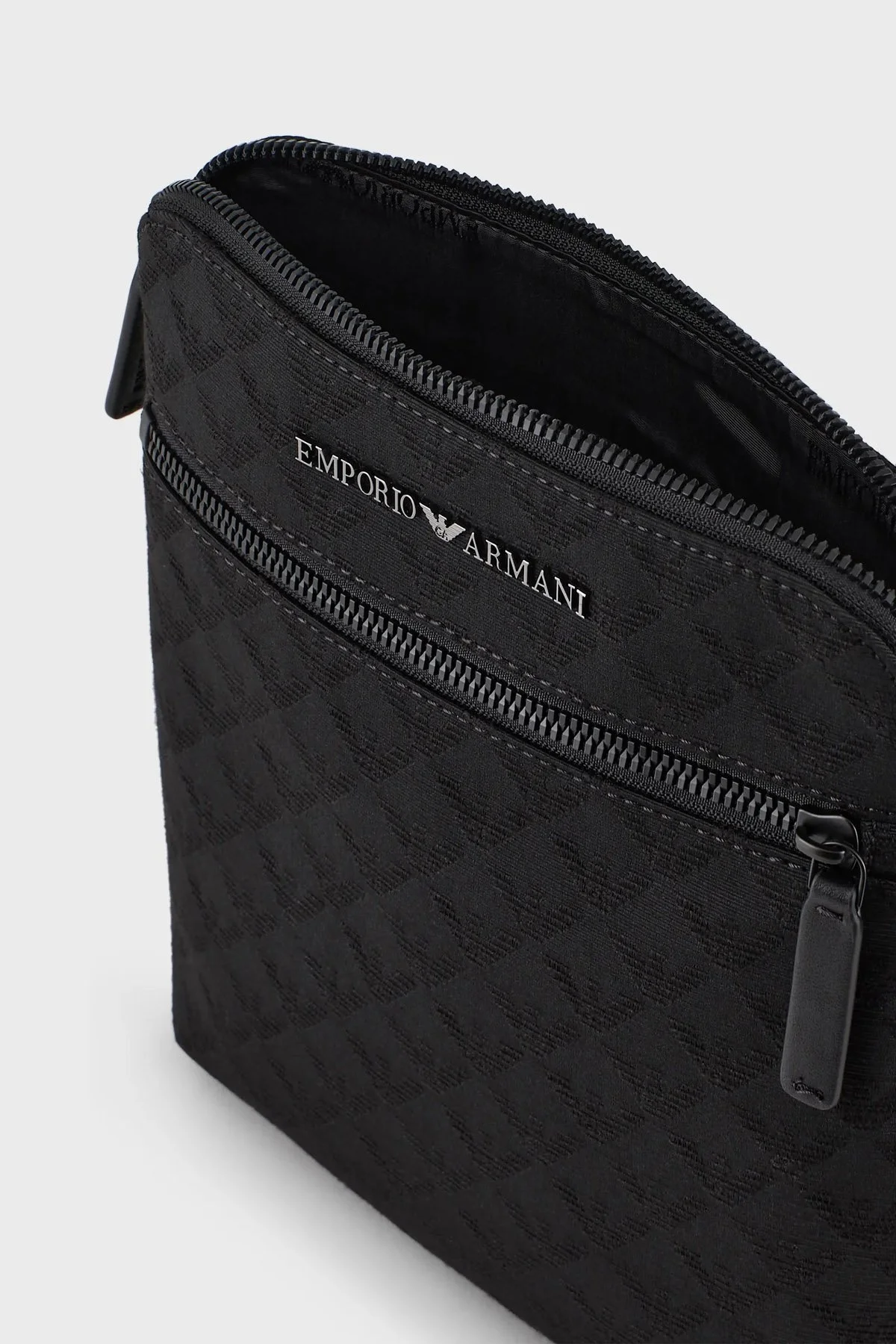 Emporio Armani Omuz Askılı Ön Fermuar Bölmeli Erkek Çanta Y4M185 Y022V 81336 SİYAH - 3