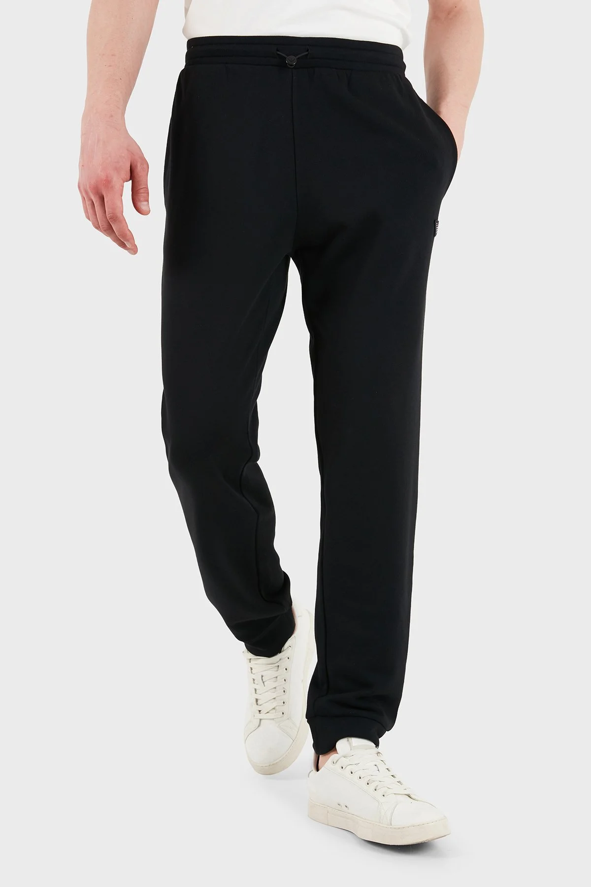 Emporio Armani Pamuk ve Modal Karışımlı Relaxed Fit Jogger Erkek Pantolon EM000500 AF19060 UC001 SİYAH - 1