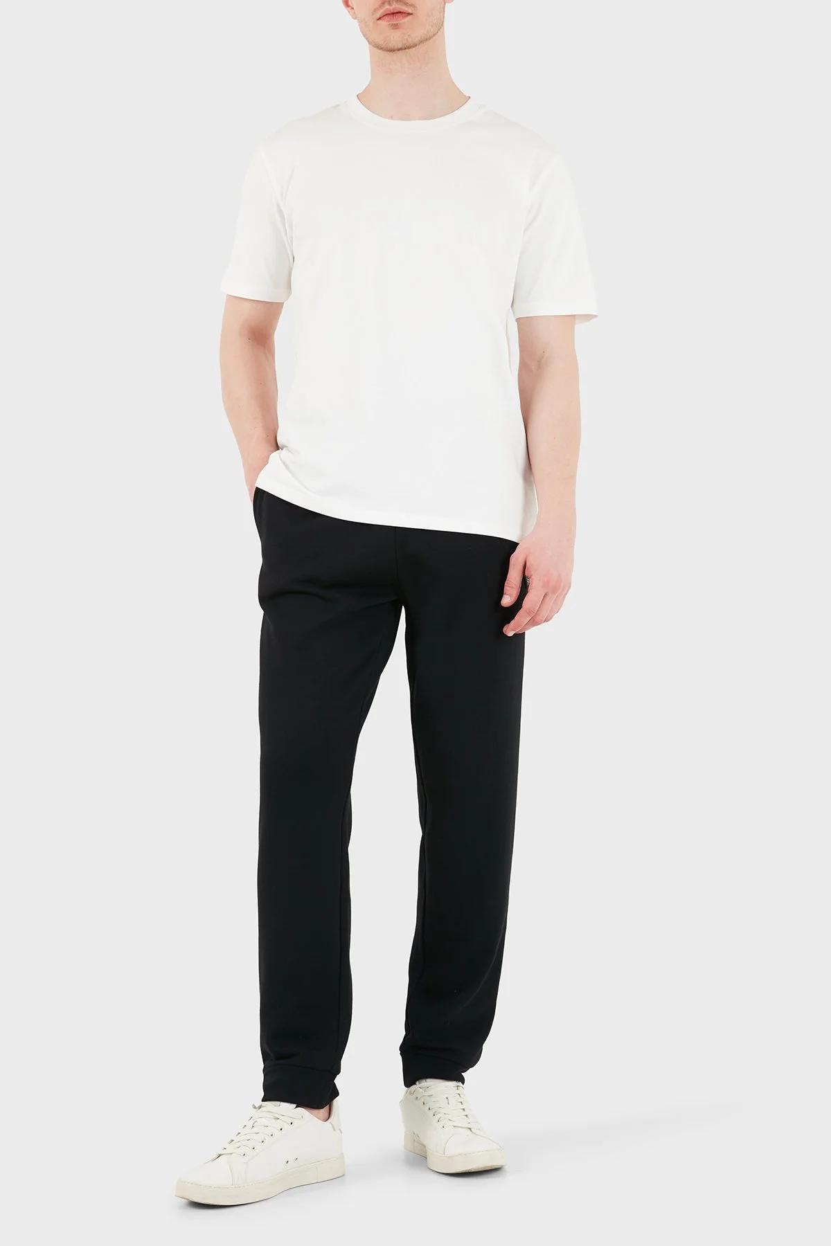 Emporio Armani Pamuk ve Modal Karışımlı Relaxed Fit Jogger Erkek Pantolon EM000500 AF19060 UC001 SİYAH - 2