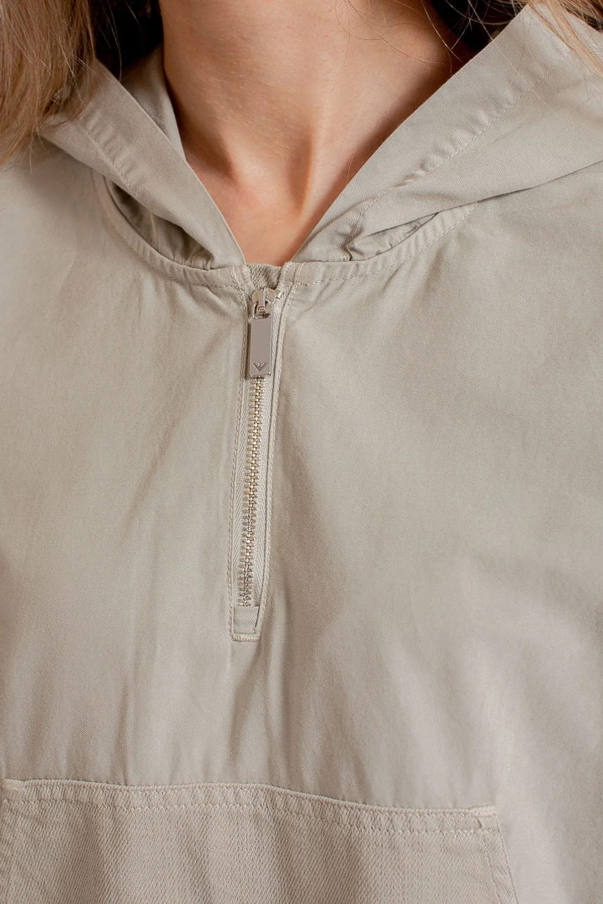 Emporio Armani Pamuklu Kapüşonlu Kanguru Cepli Mevsimlik İnce Bayan Ceket 3R2K62 2NP9Z 0106 BEJ - 4