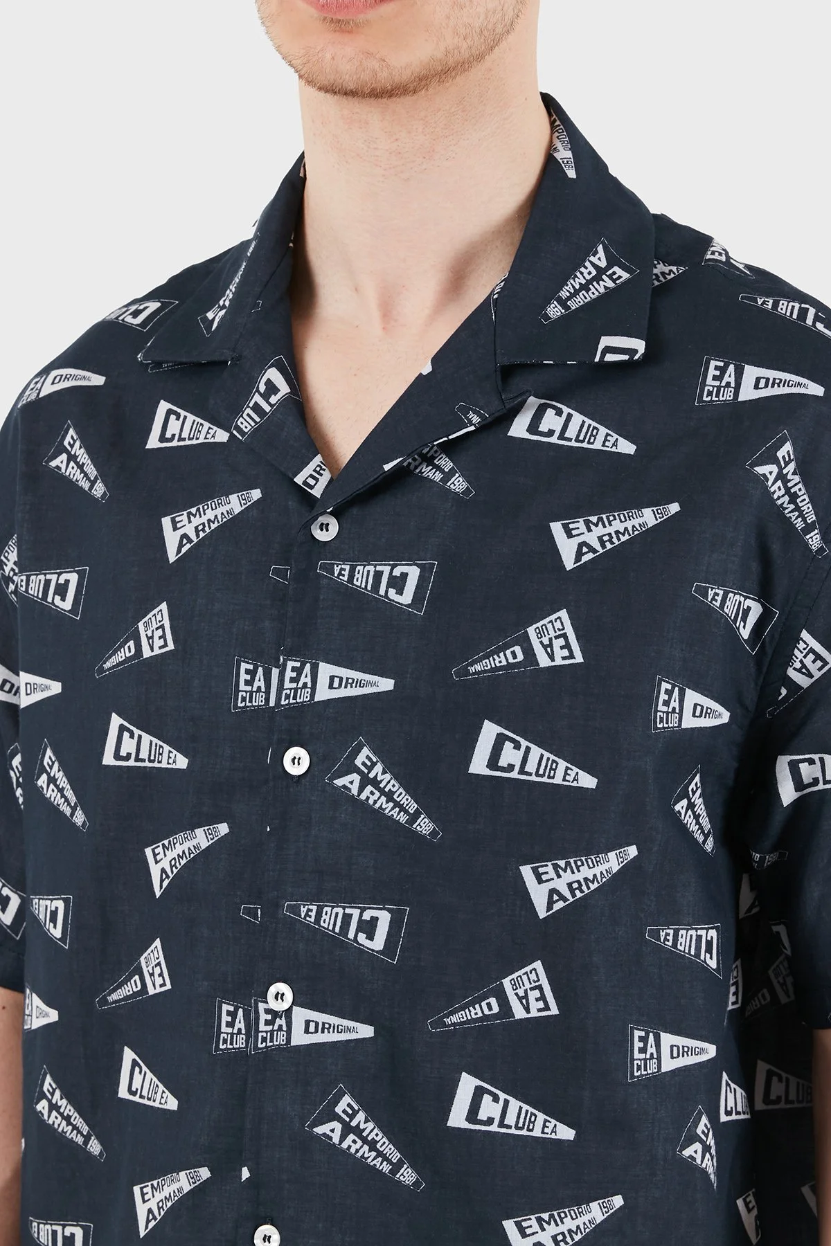 Emporio Armani Pamuklu Logo Desenli Relaxed Fit Kısa Kollu Erkek Gömlek EM001084 AF22078 FB465 LACİVERT - 6