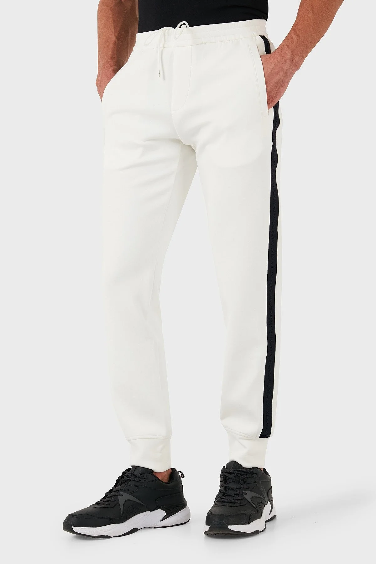 Emporio Armani Pamuklu Logolu Slim Fit Erkek Pantolon 6D1PK3 1JHSZ 0101 BEYAZ - 4