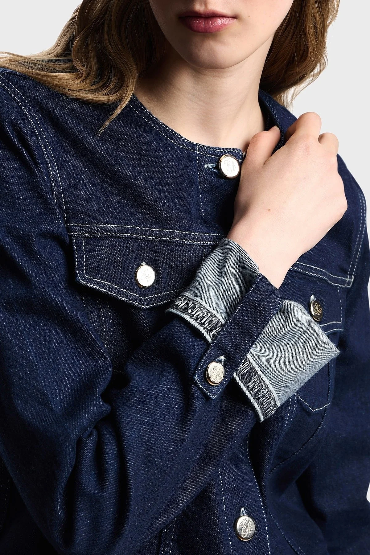 Emporio Armani Pamuklu Regular Fit Bisiklet Yaka Bayan Kot Ceket EW000753 AF12436 MB001 LACİVERT - 9