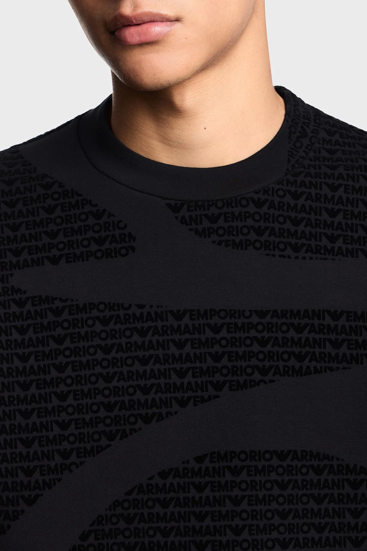 Emporio Armani Pamuklu Regular Fit Bisiklet Yaka Tamamı Logolu Erkek Sweat EM002900 AF10013 FC242 SİYAH - 4