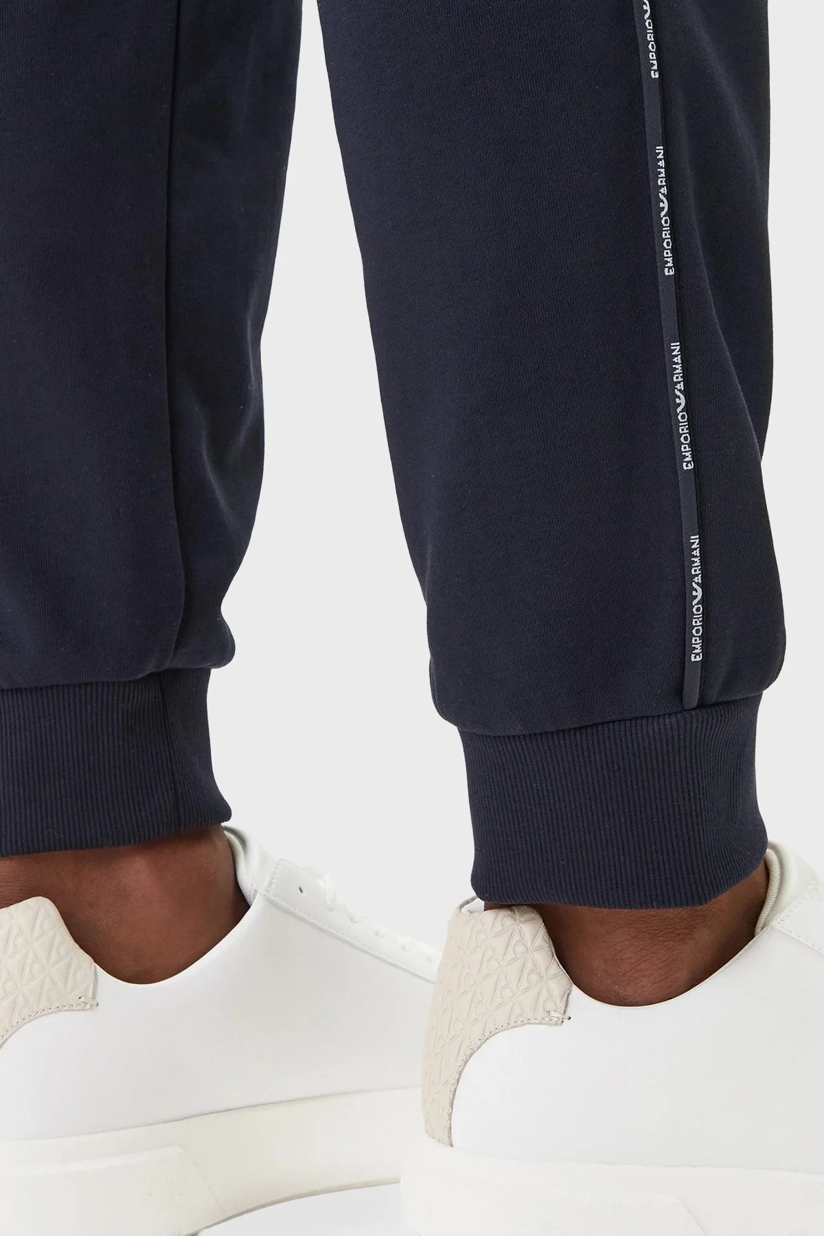 Emporio Armani Pamuklu Regular Fit Logo Detaylı Erkek Pantolon EM000500 AF18887 UB102 LACİVERT - 4